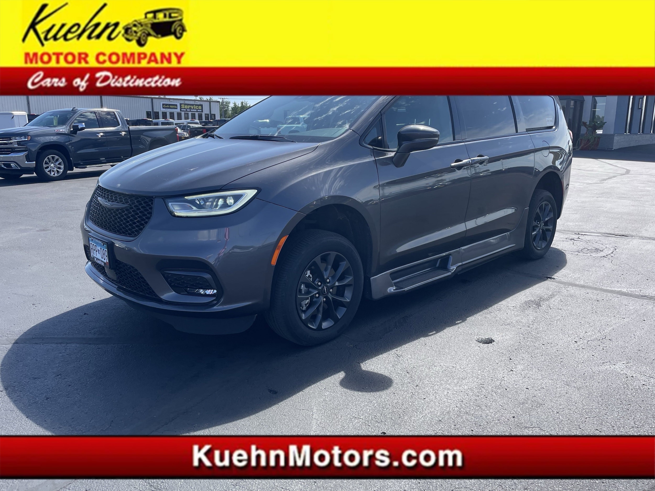 2021 Chrysler Pacifica Touring L's photo