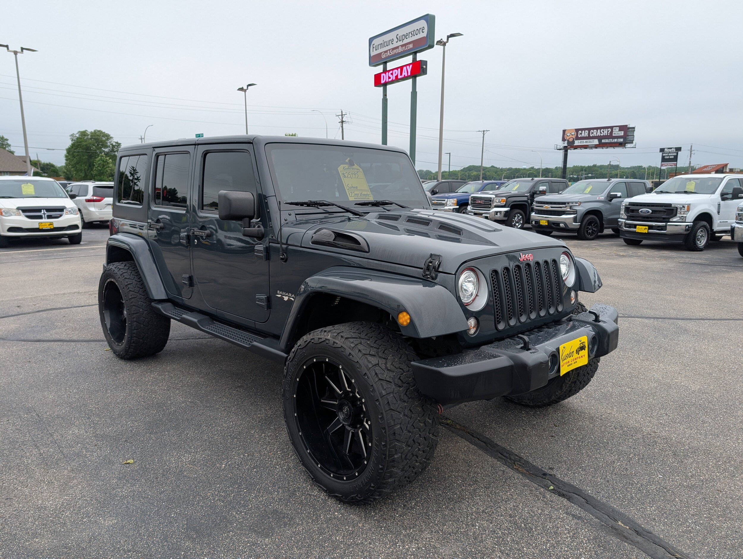2017 Jeep Wrangler Unlimited Sahara photo 2