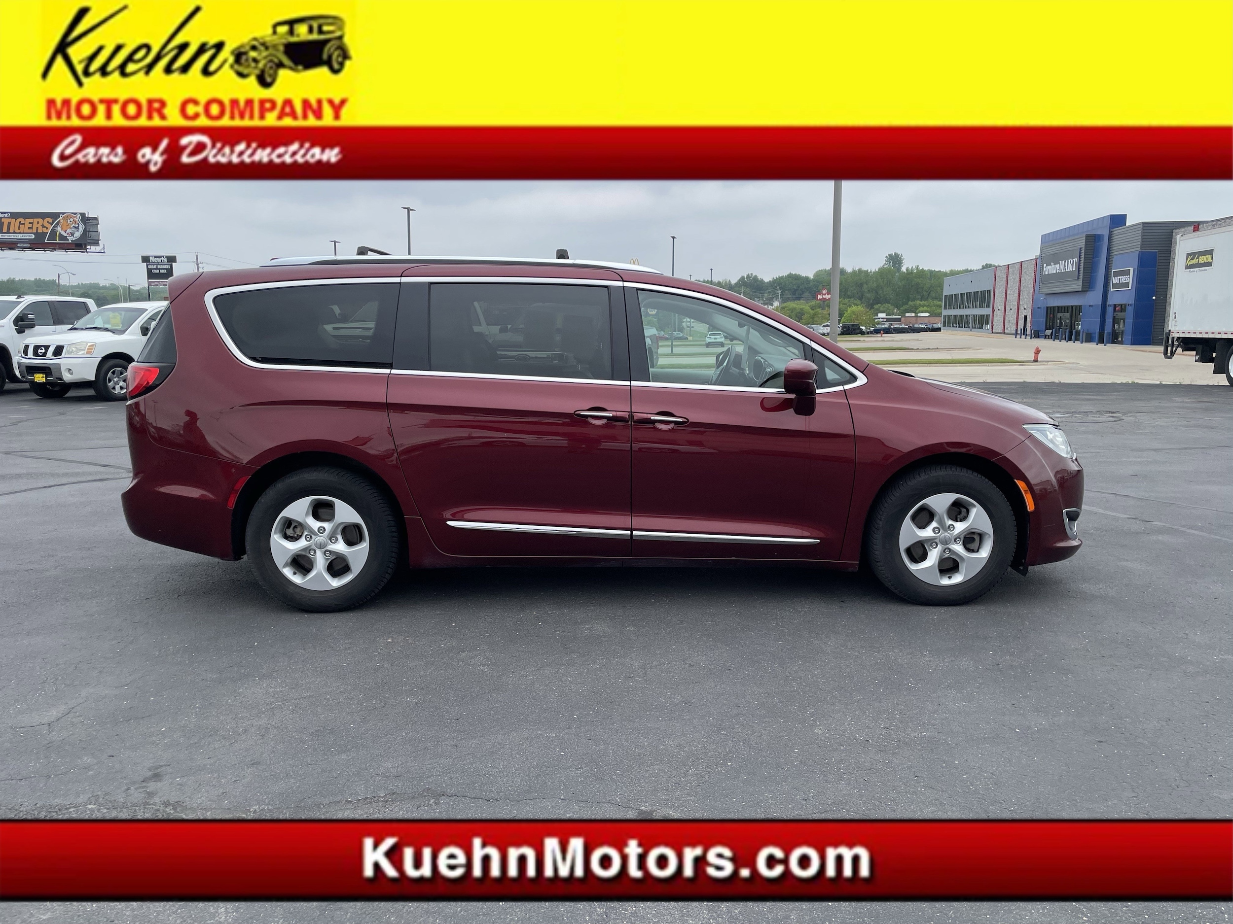 2017 Chrysler Pacifica Touring-L Plus's photo
