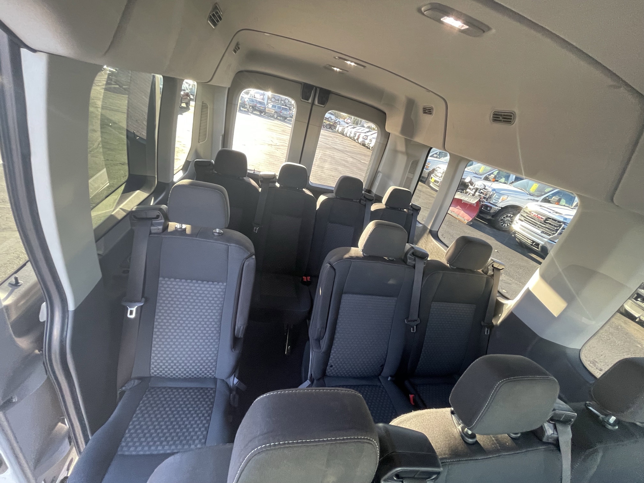 2022 Ford Transit Passenger Van XLT - Photo 26