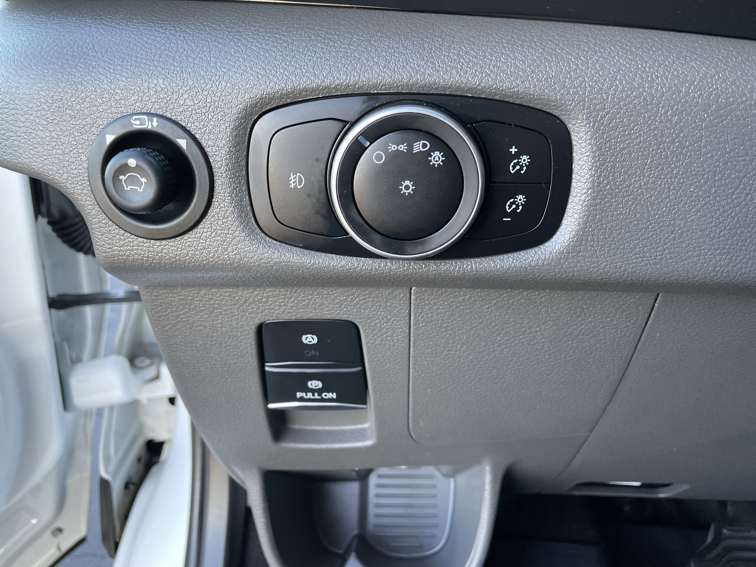 2022 Ford Transit Passenger Van XLT - Photo 13
