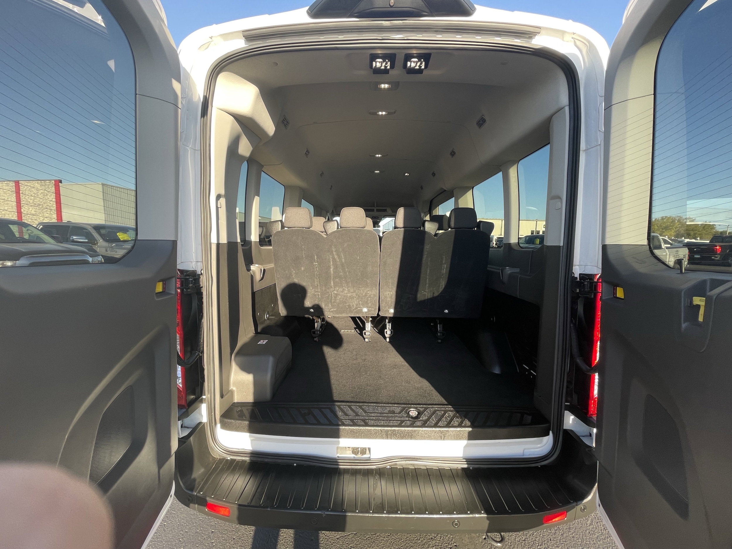 2022 Ford Transit Passenger Van XLT - Photo 9