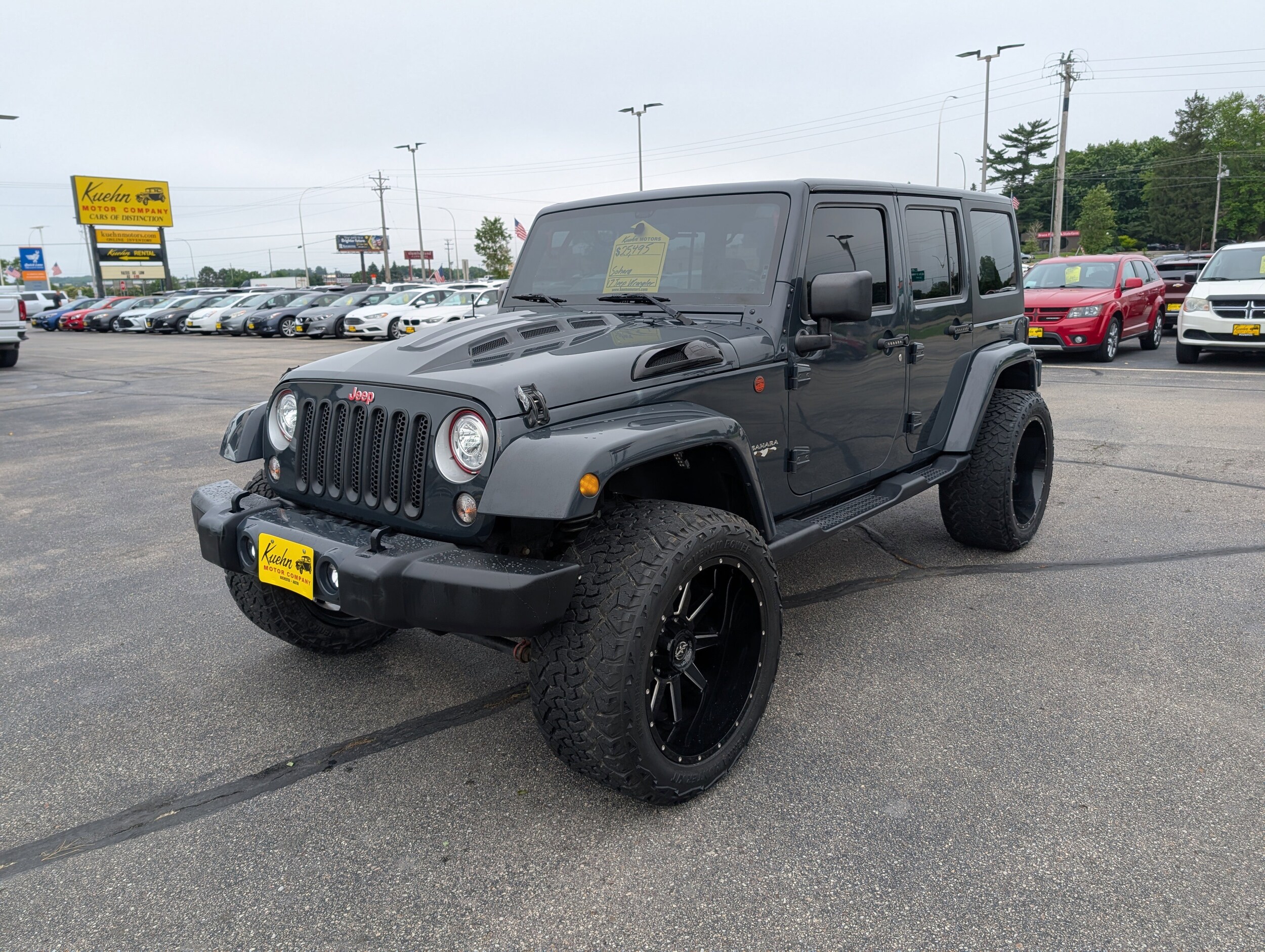 2017 Jeep Wrangler Unlimited Sahara photo 4