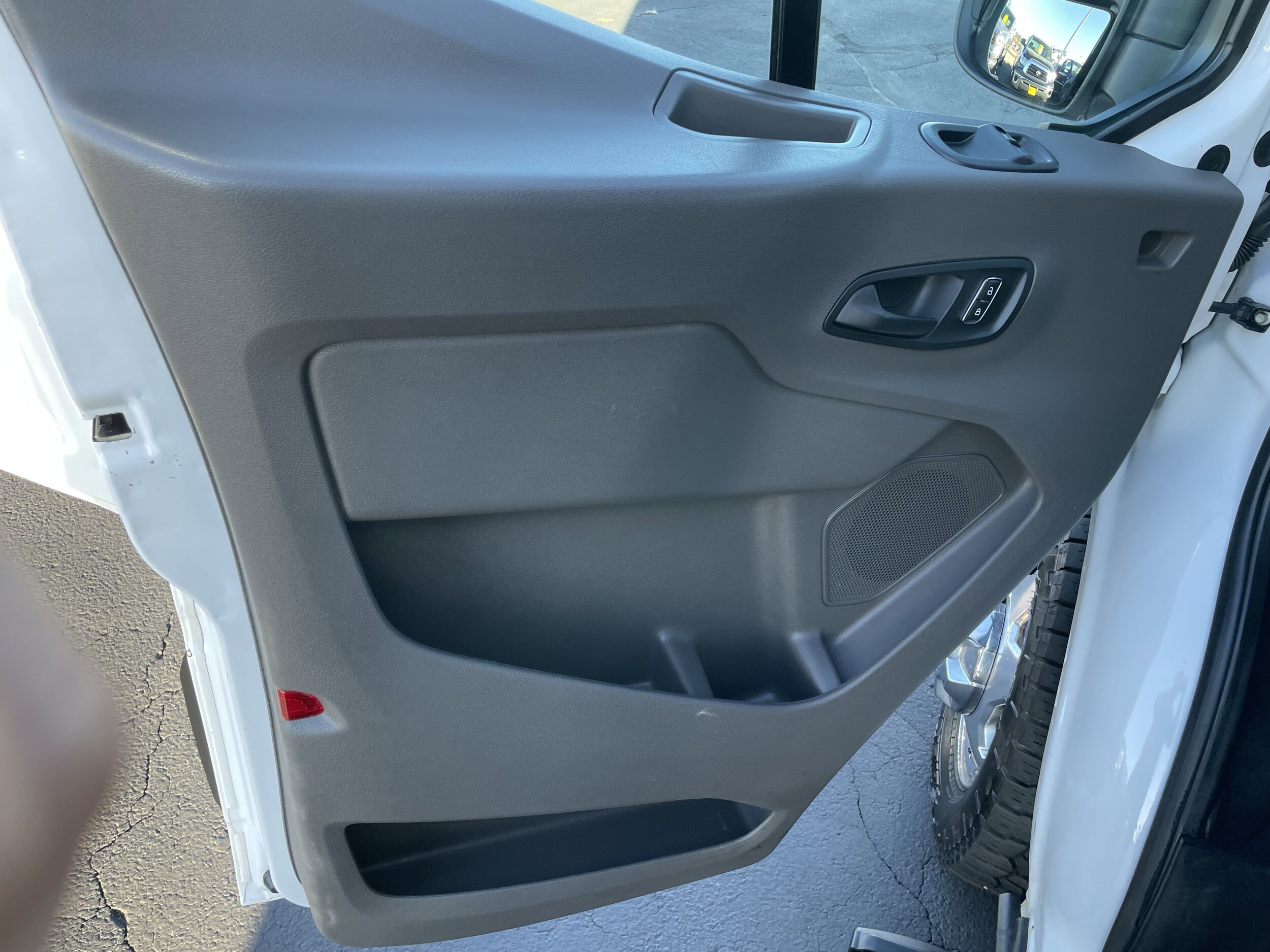 2022 Ford Transit Passenger Van XLT - Photo 11