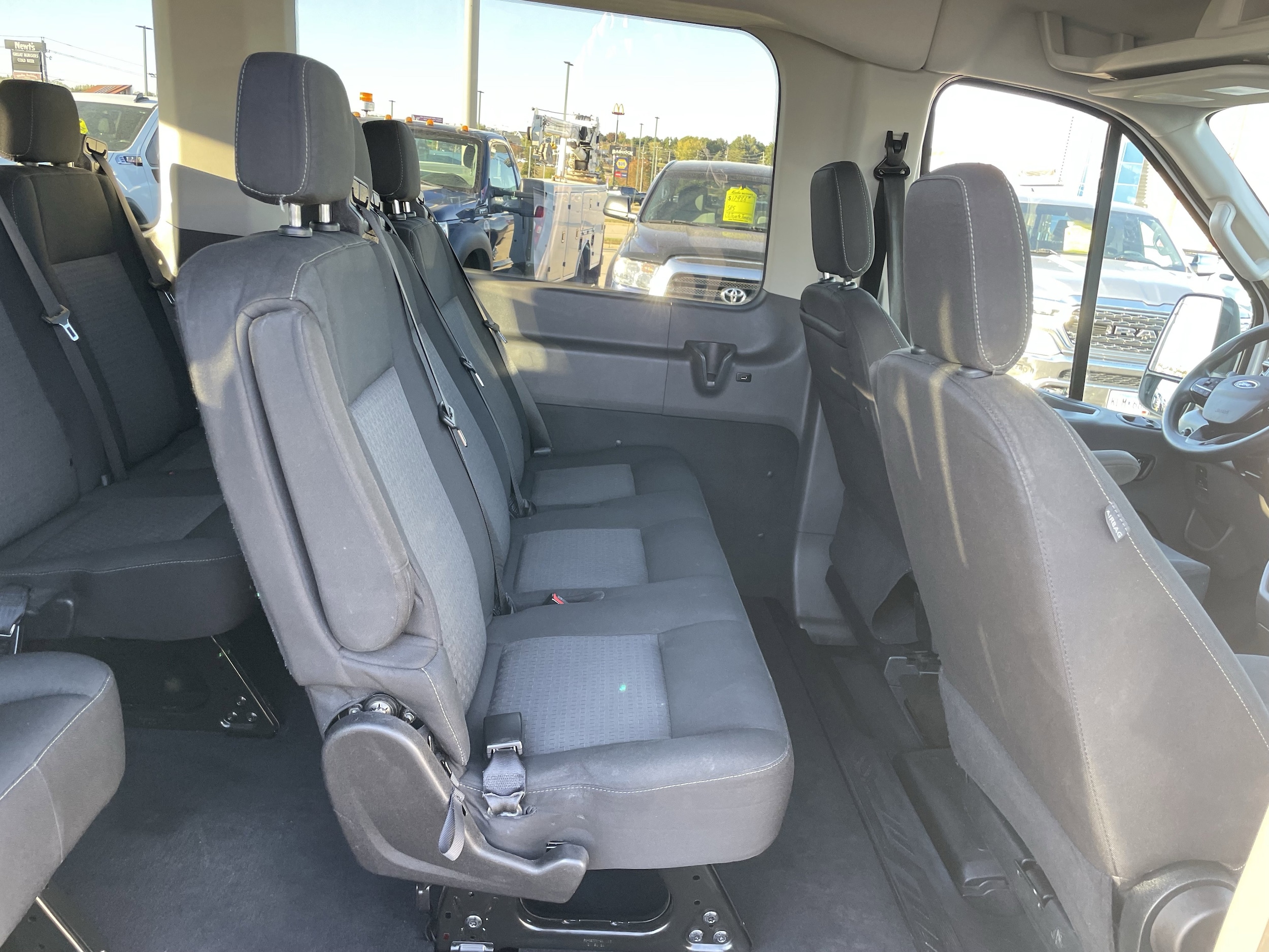 2022 Ford Transit Passenger Van XLT - Photo 25