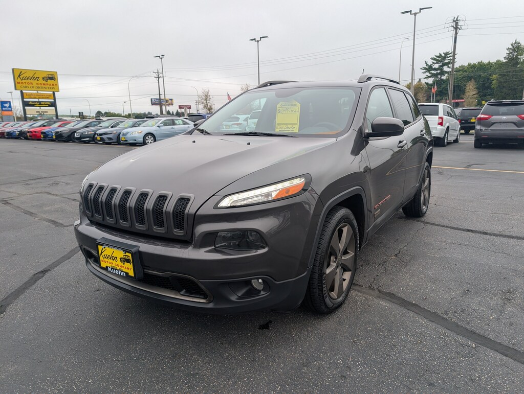 Used 2016 Jeep Cherokee Latitude FWD SUV