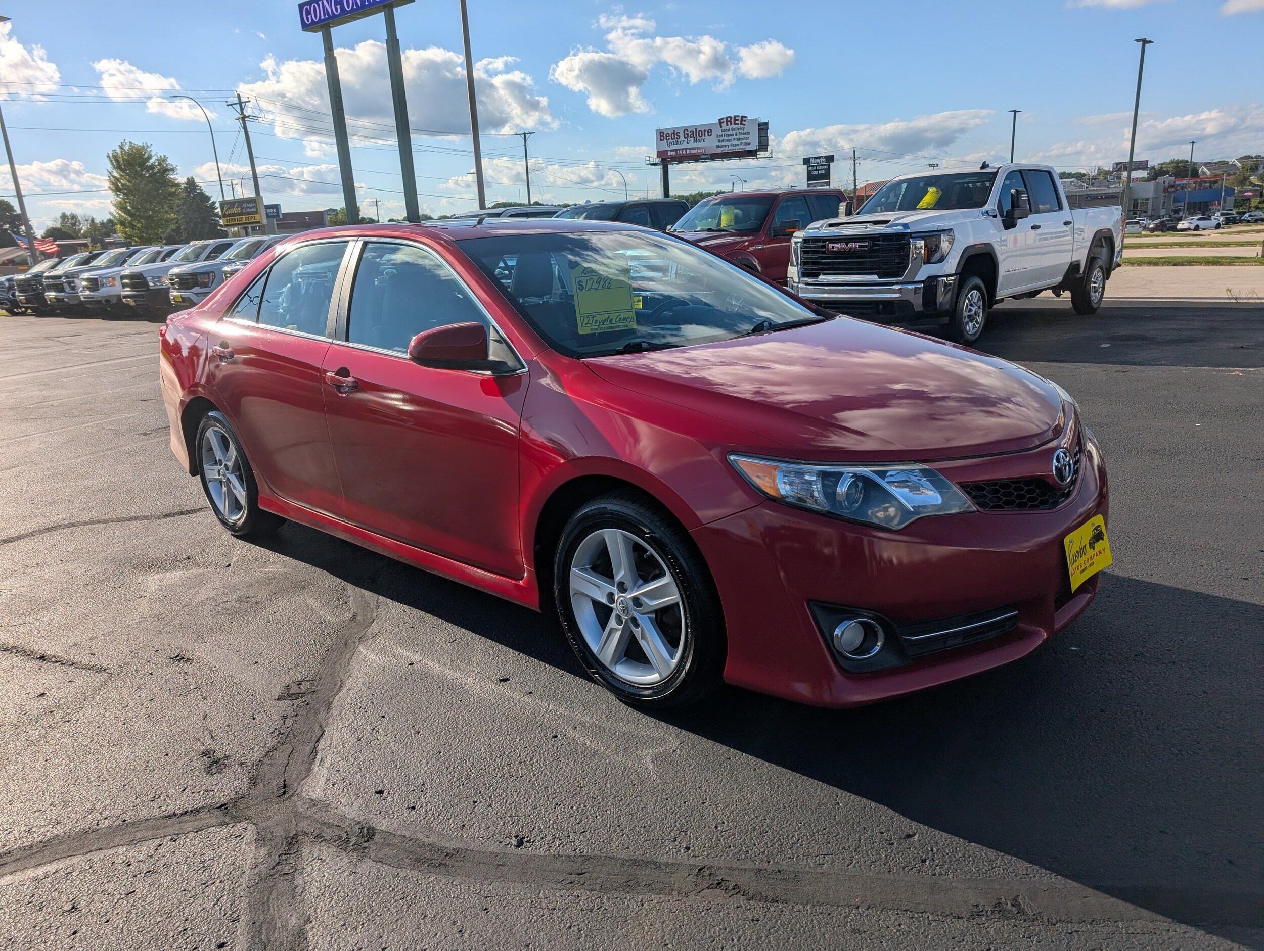 2012 Toyota Camry SE photo 2