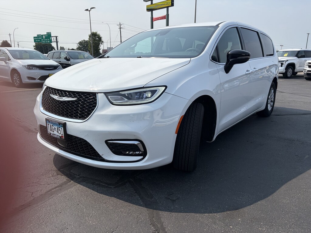 Used 2025 Chrysler Pacifica Select Van Passenger Van