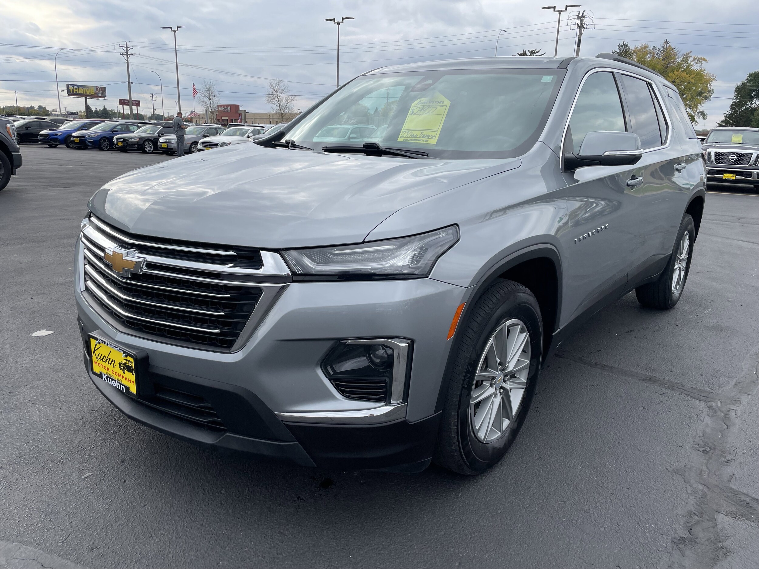 2023 Chevrolet Traverse Cloth 1LT photo 3