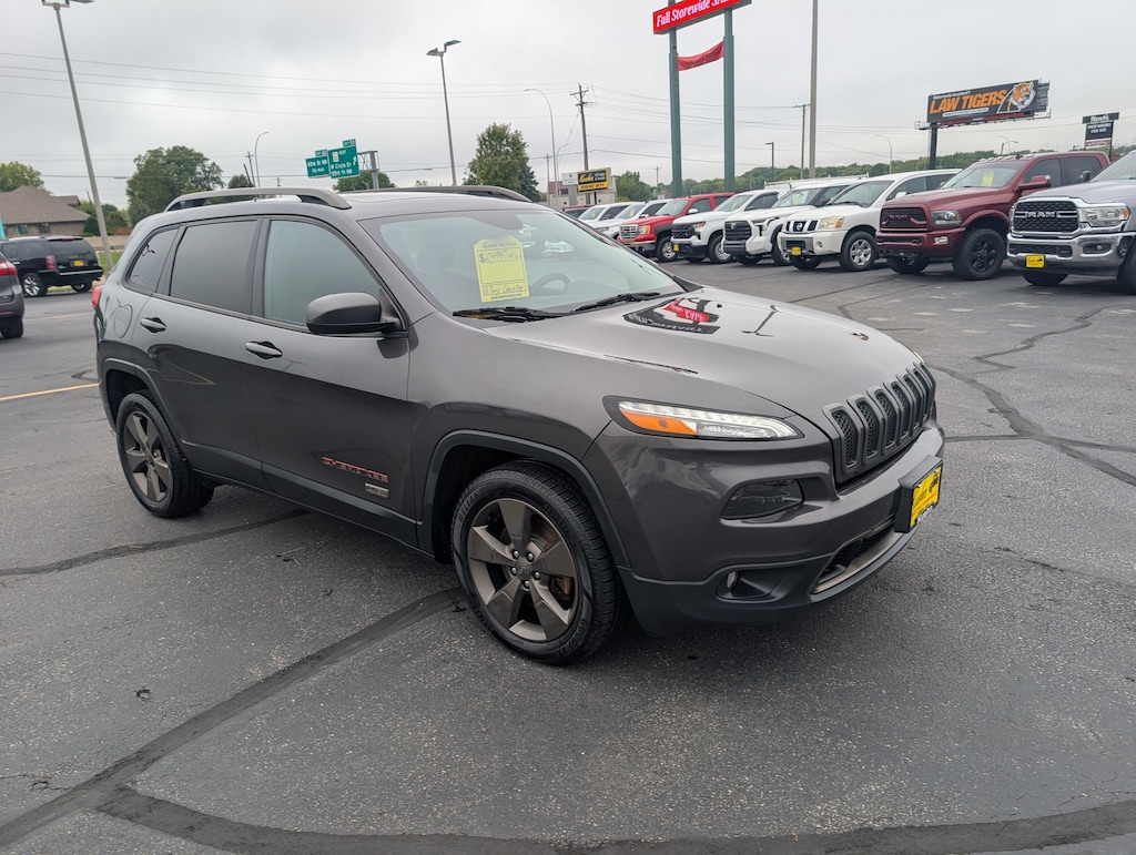Used 2016 Jeep Cherokee Latitude FWD SUV