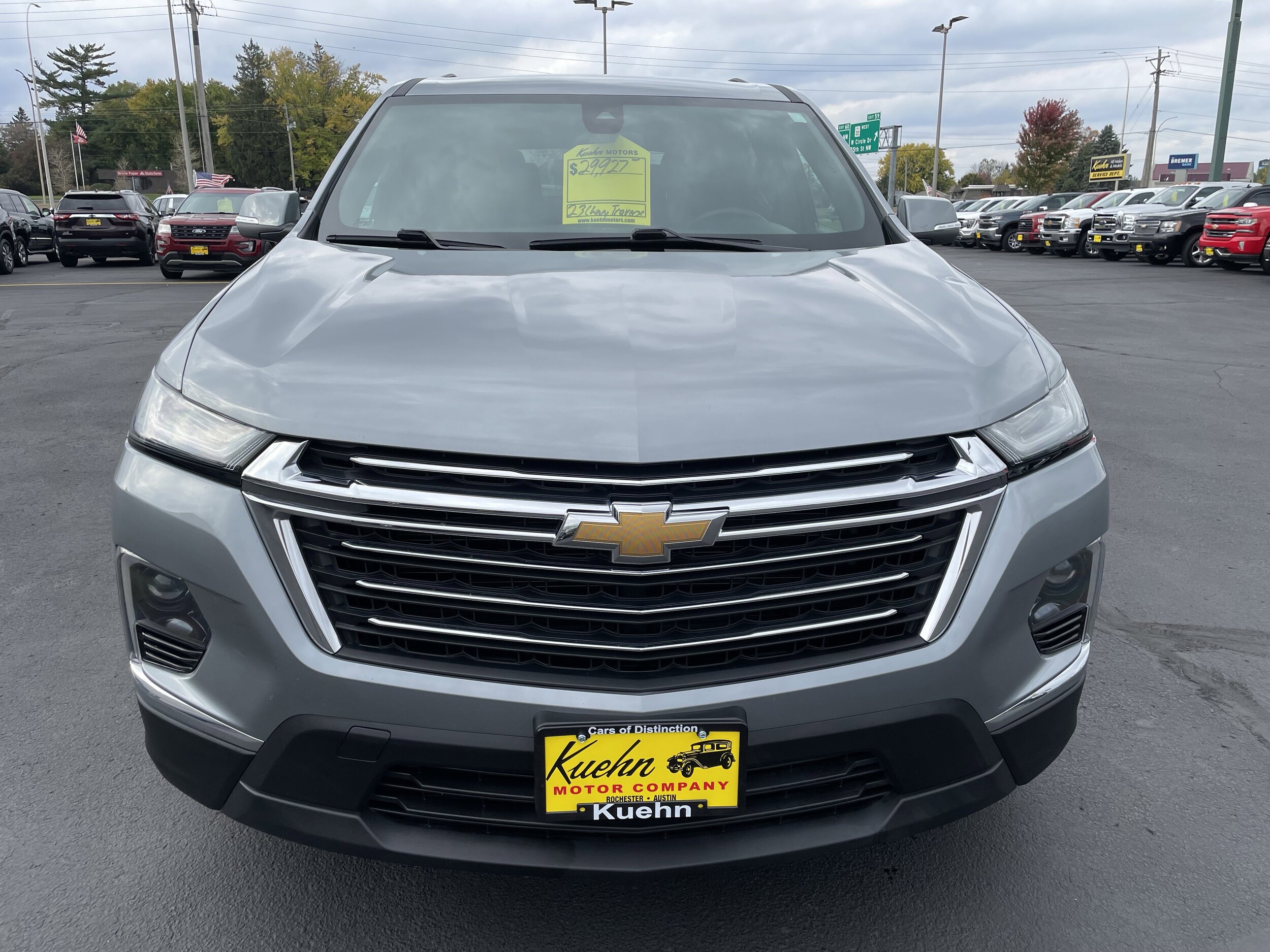2023 Chevrolet Traverse Cloth 1LT photo 2