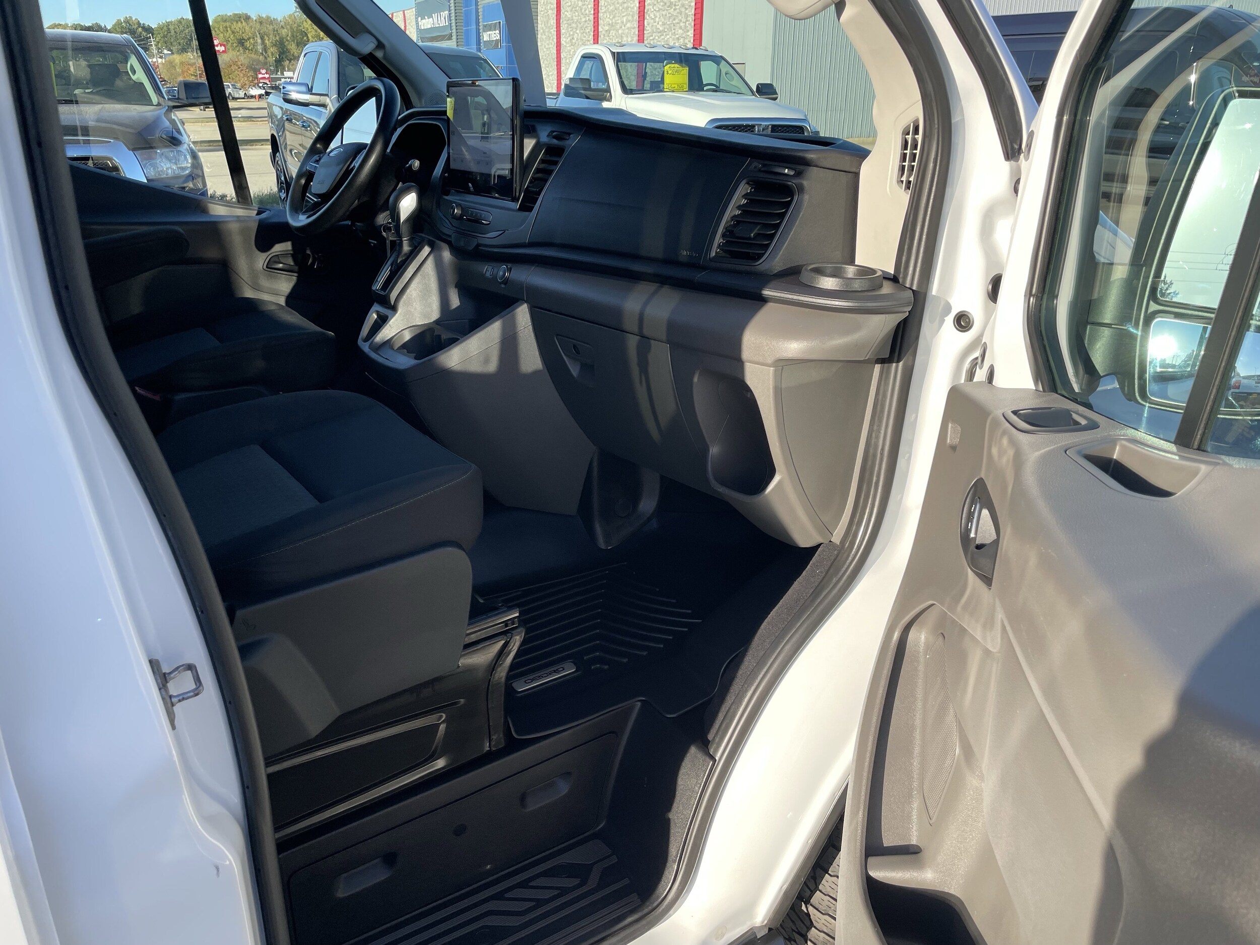 2022 Ford Transit Passenger Van XLT - Photo 24