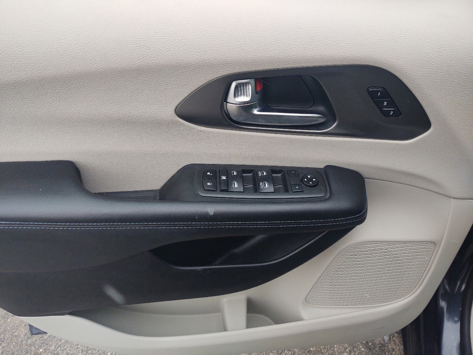 2021 Chrysler Pacifica Touring L - Photo 10