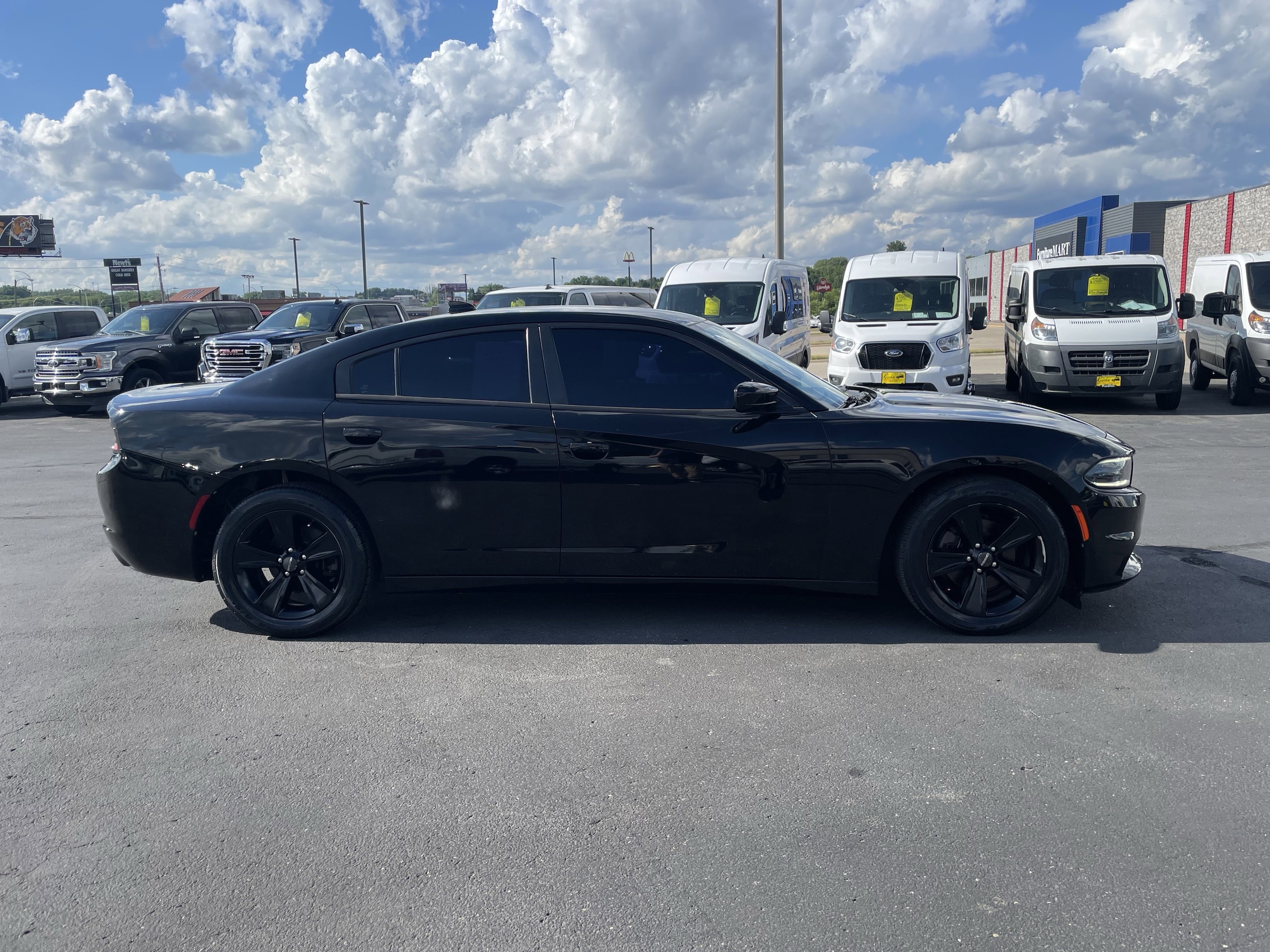 2017 Dodge Charger SXT's photo