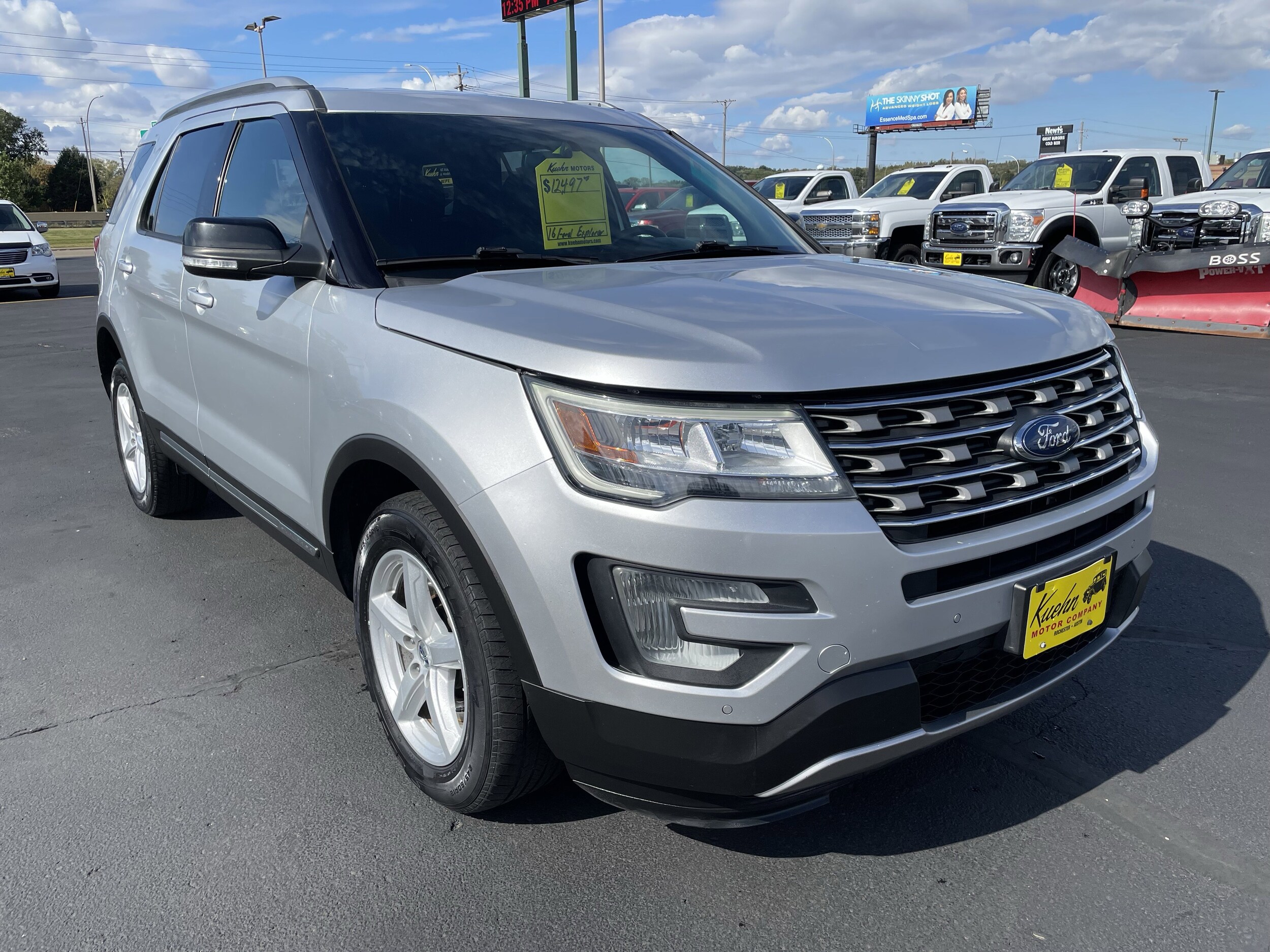 2016 Ford Explorer XLT photo 2