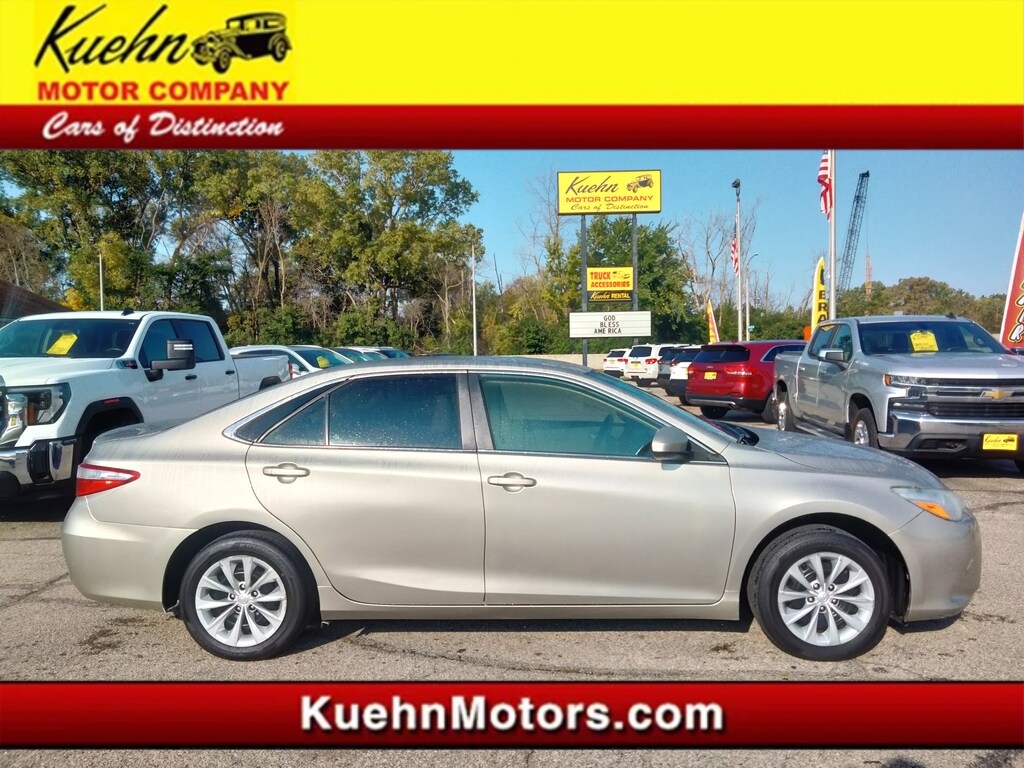 Used 2017 Toyota Camry SE Sedan
