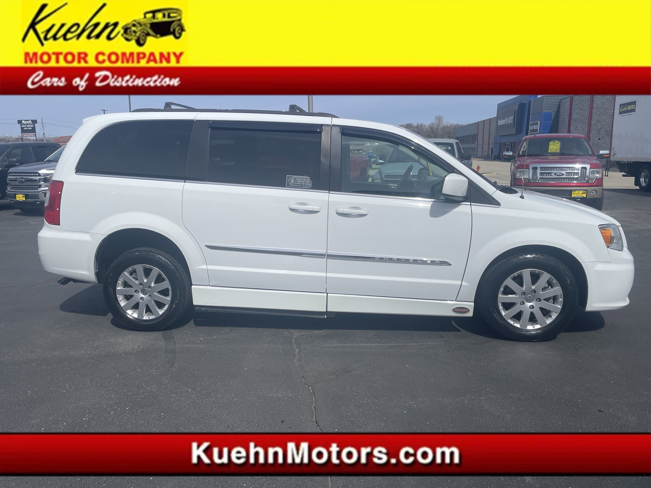 2016 Chrysler Town & Country Touring