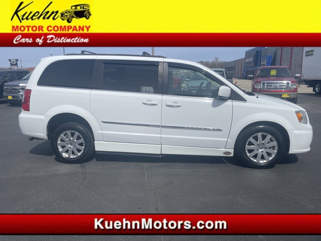 Used 2016 Chrysler Town & Country Touring Van LWB Passenger Van