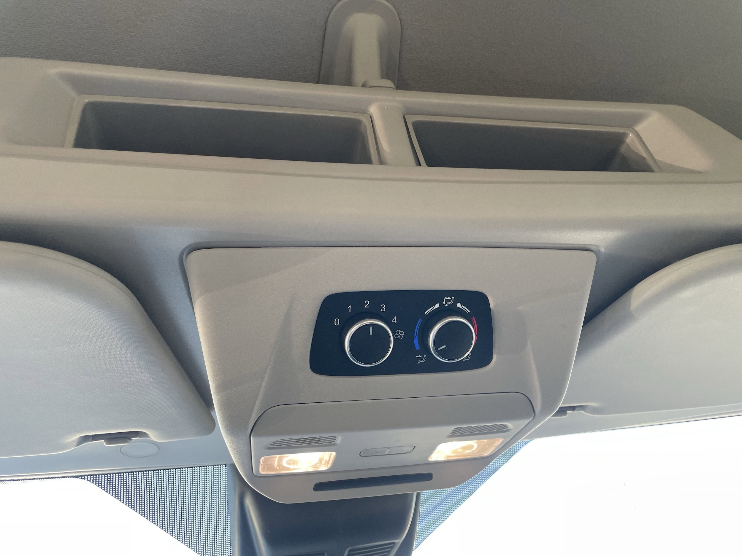 2022 Ford Transit Passenger Van XLT - Photo 23