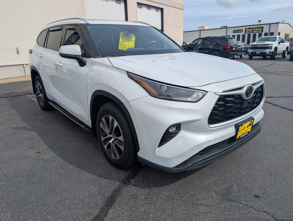 Used 2022 Toyota Highlander XLE SUV