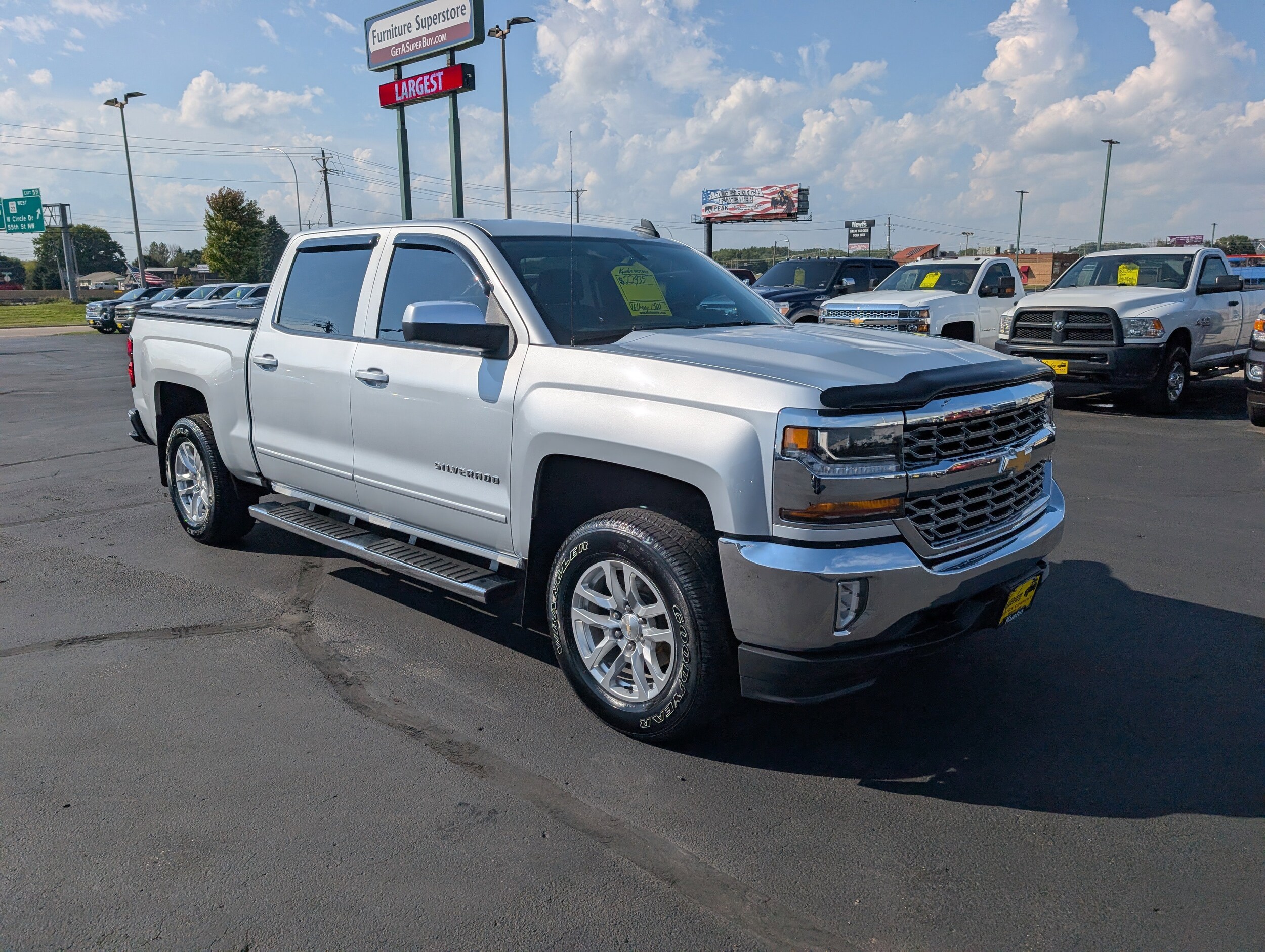 2016 Chevrolet Silverado 1500 LT photo 2