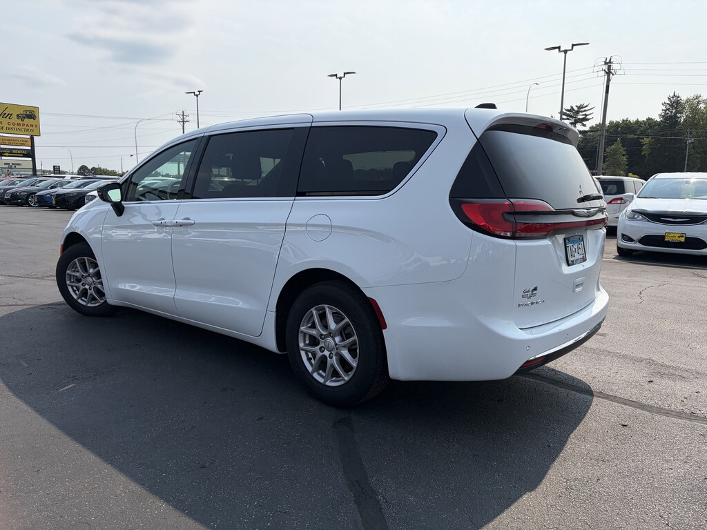 Used 2025 Chrysler Pacifica Select Van Passenger Van