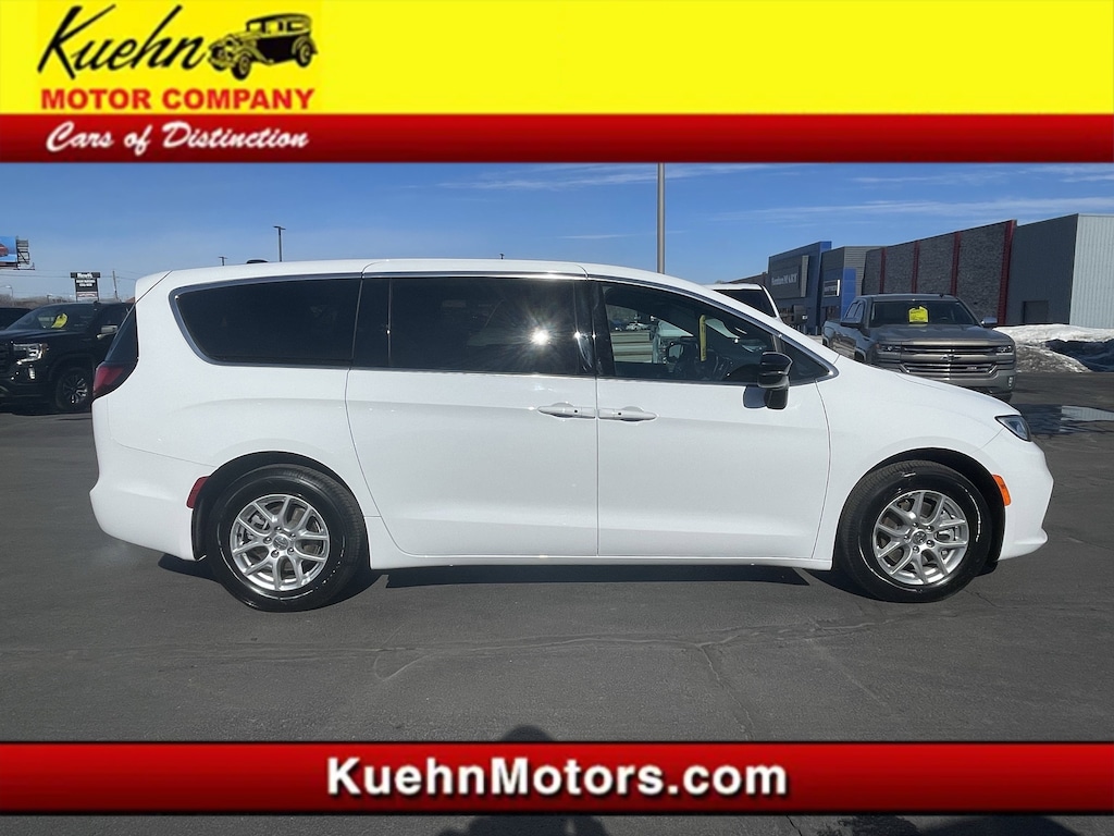 Used 2025 Chrysler Pacifica Select Van Passenger Van