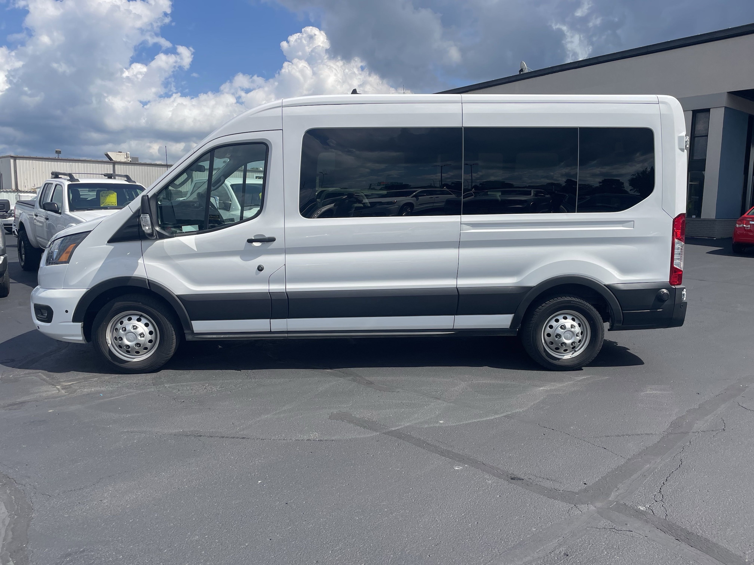 2024 Ford Transit Passenger Van XLT - Photo 2
