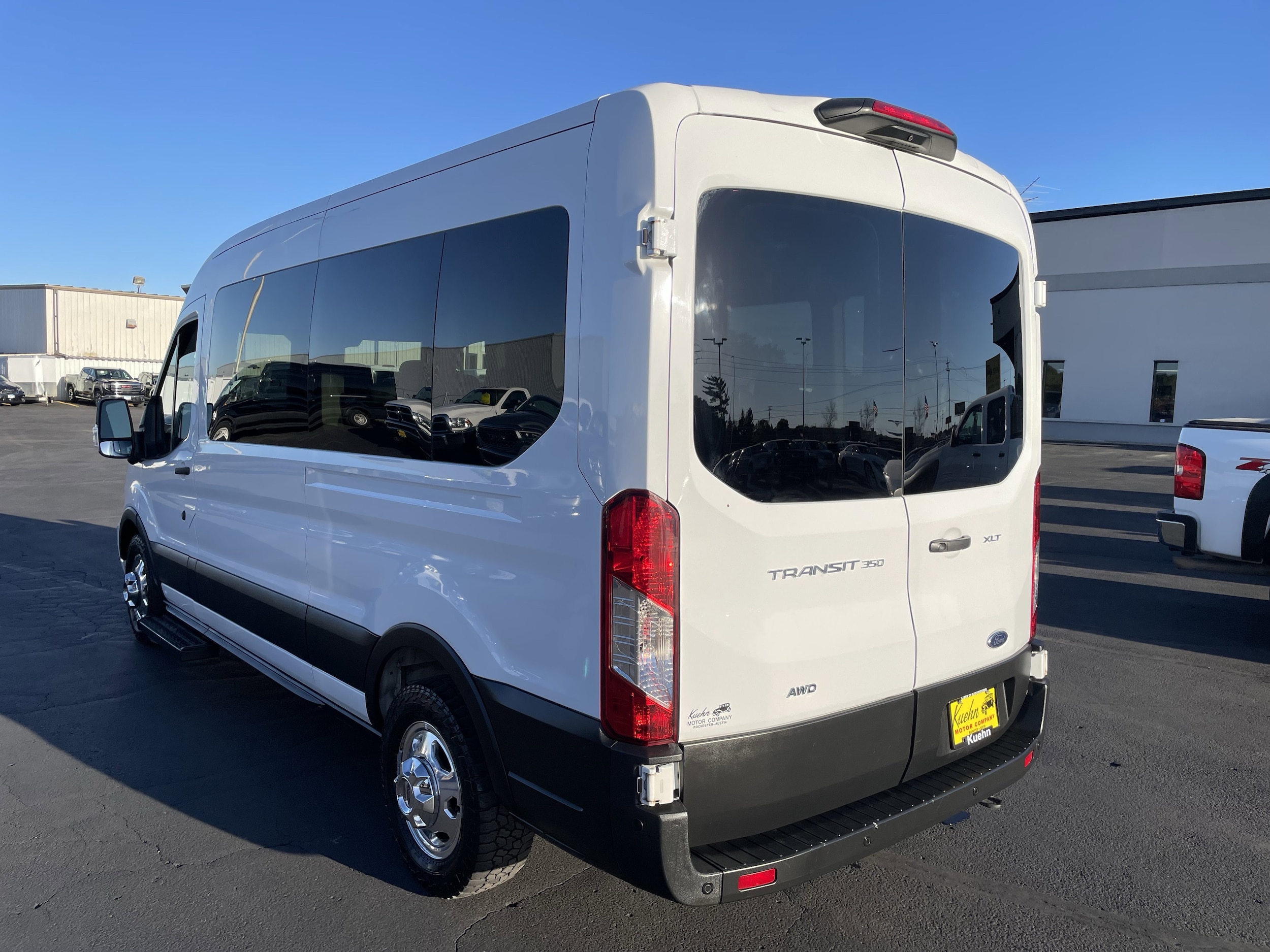 2022 Ford Transit Passenger Van XLT - Photo 6