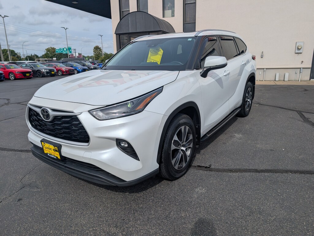 Used 2022 Toyota Highlander XLE SUV