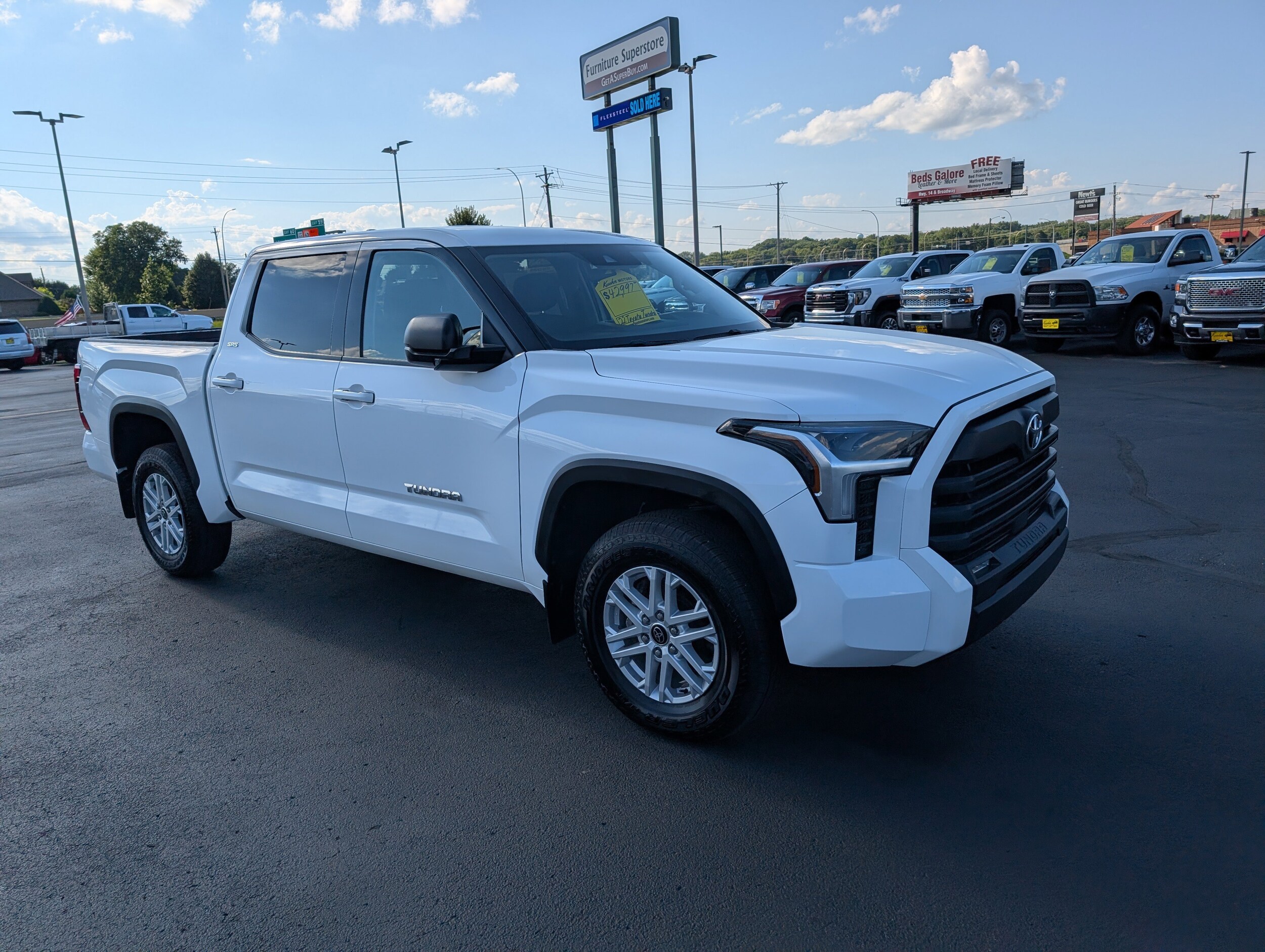 2022 Toyota Tundra SR5 photo 2