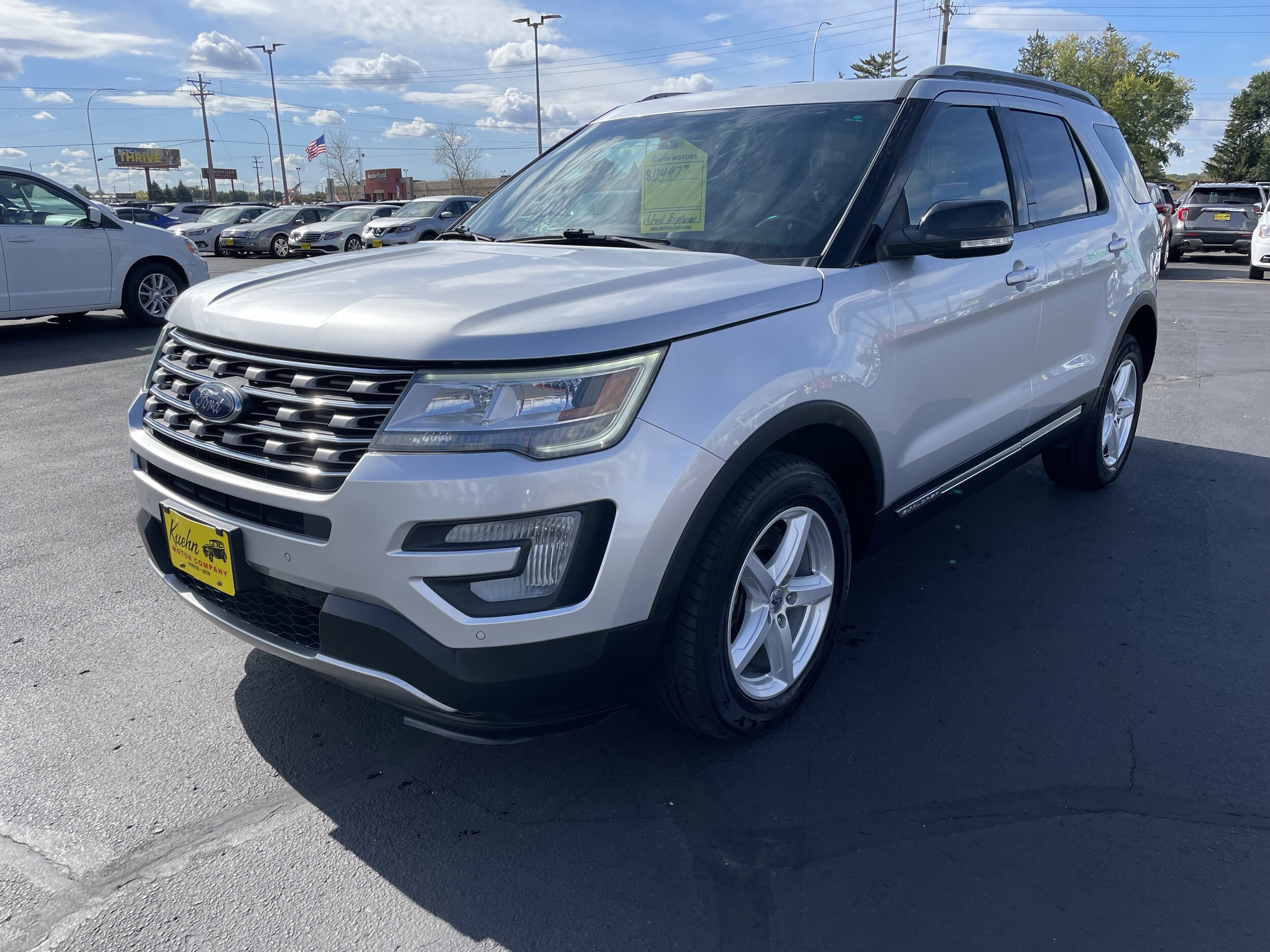 2016 Ford Explorer XLT photo 4