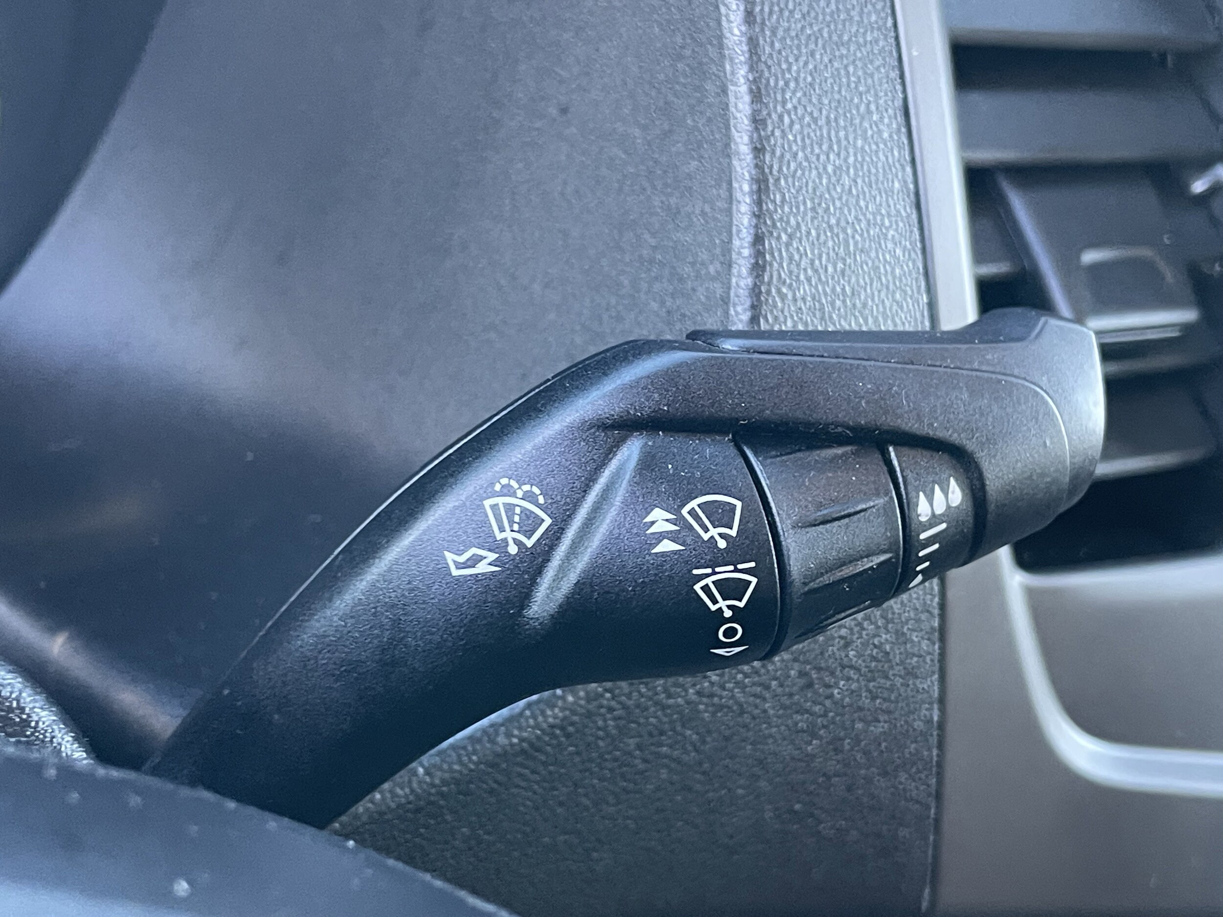 2022 Ford Transit Passenger Van XLT - Photo 17