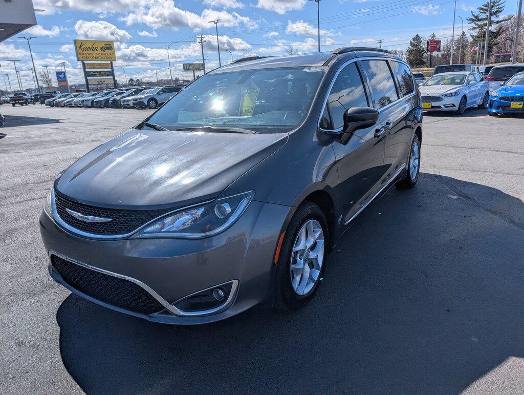 Used 2017 Chrysler Pacifica Touring-L Van