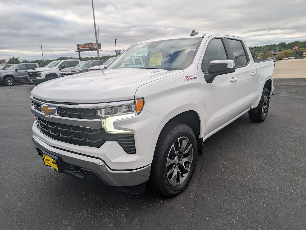 Used 2022 Chevrolet Silverado 1500 LT w/1LT Truck Crew Cab
