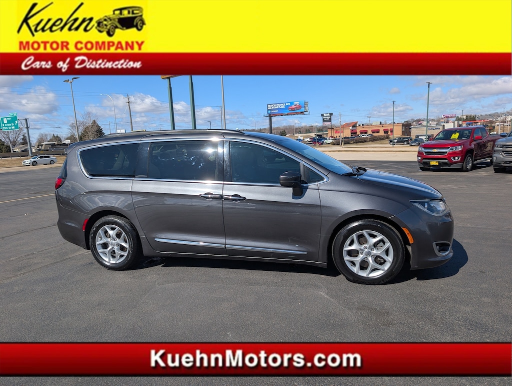 Used 2017 Chrysler Pacifica Touring-L Van