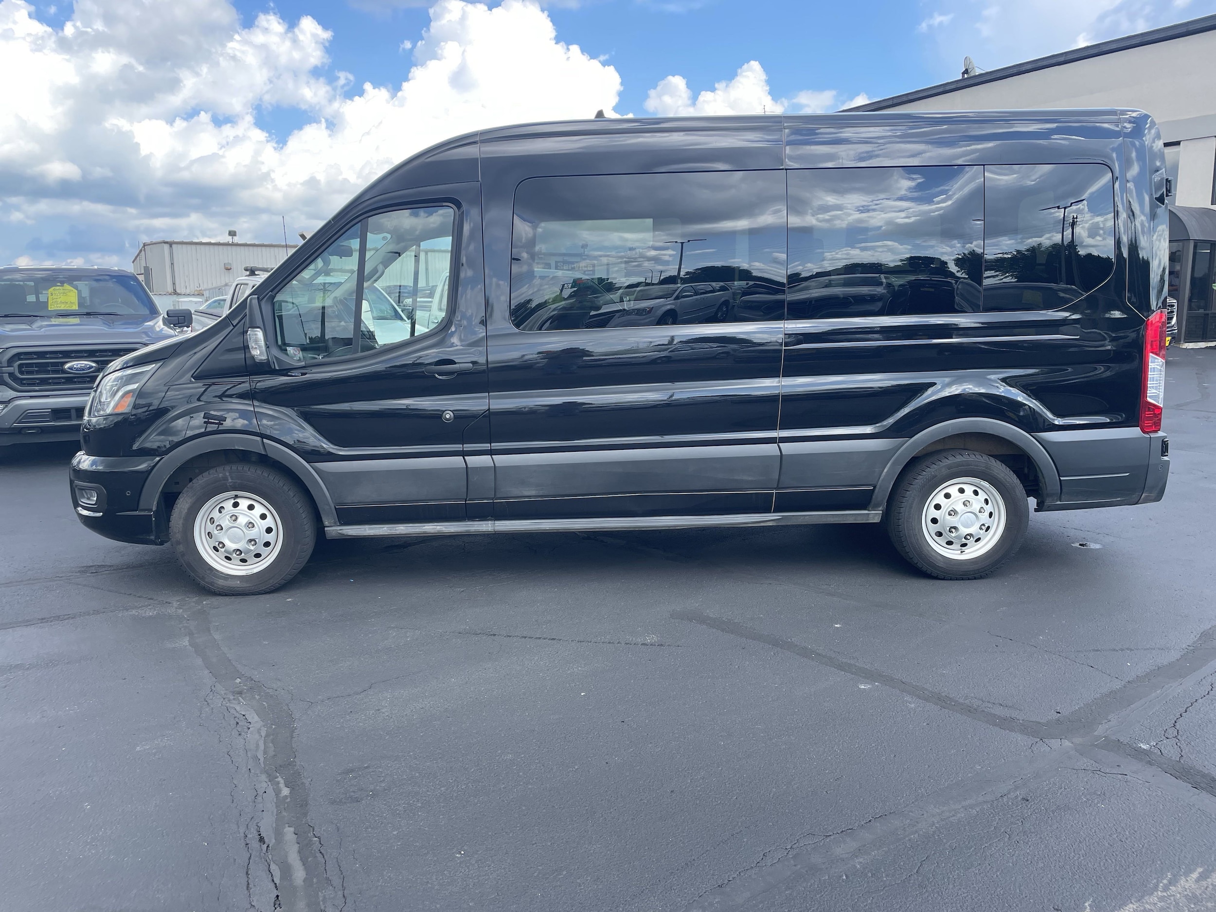 2023 Ford Transit Passenger Van XLT - Photo 2