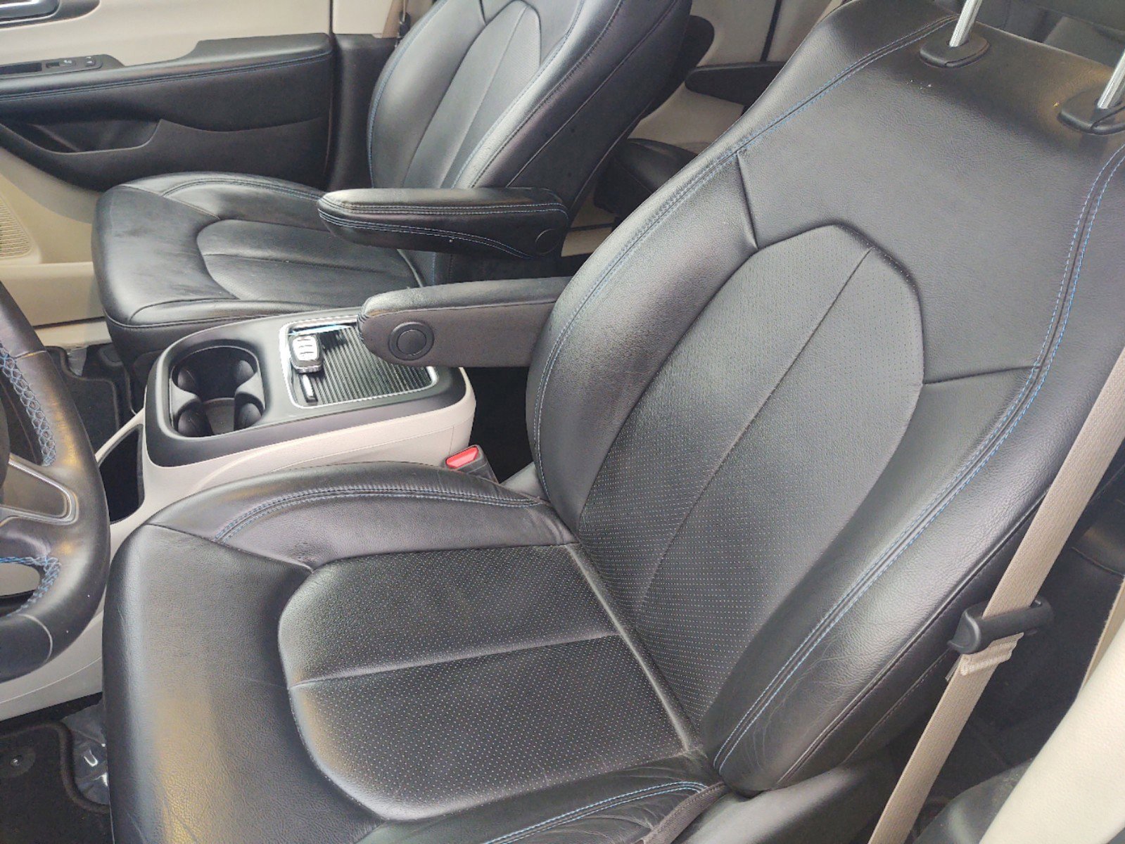 2021 Chrysler Pacifica Touring L - Photo 11