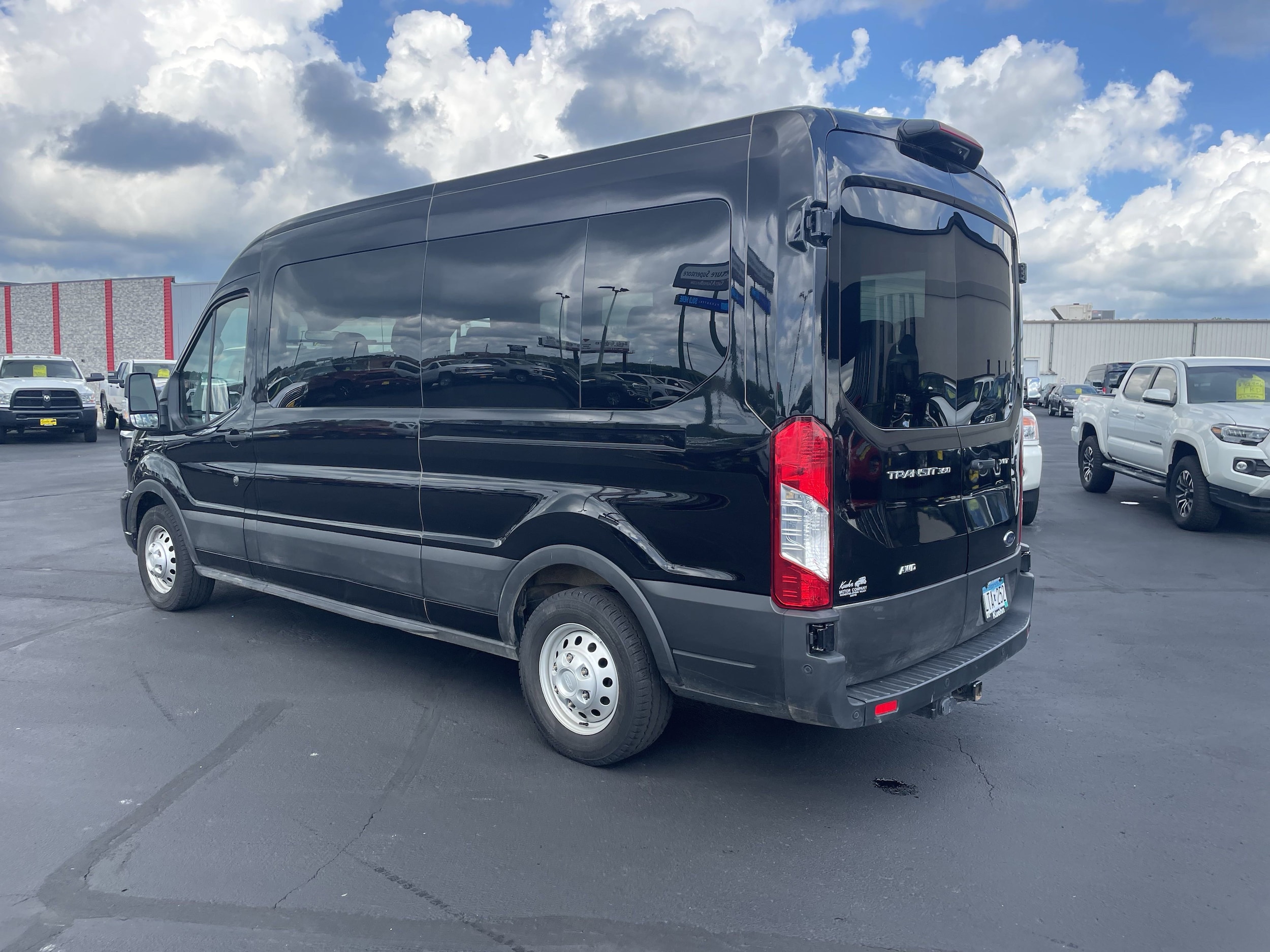 2023 Ford Transit Passenger Van XLT - Photo 3