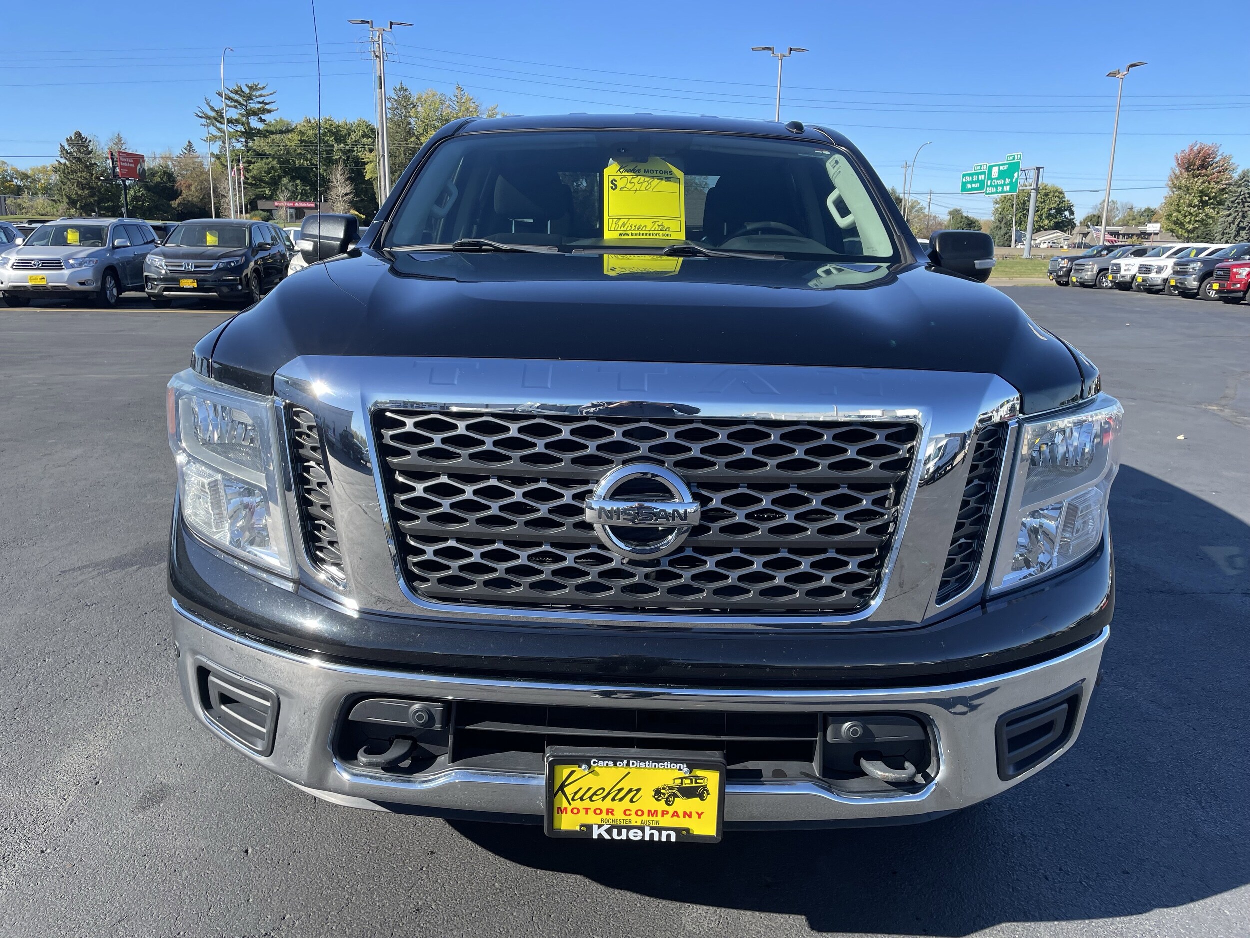 2018 Nissan Titan Crew Cab SV photo 3