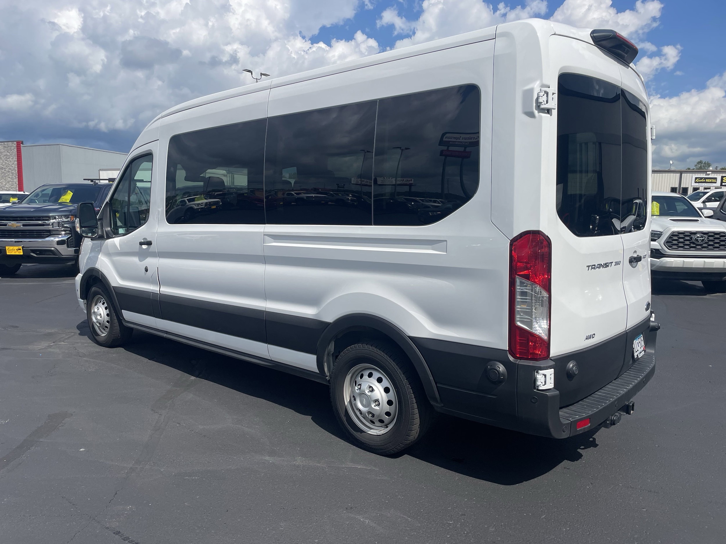 2024 Ford Transit Passenger Van XLT - Photo 3
