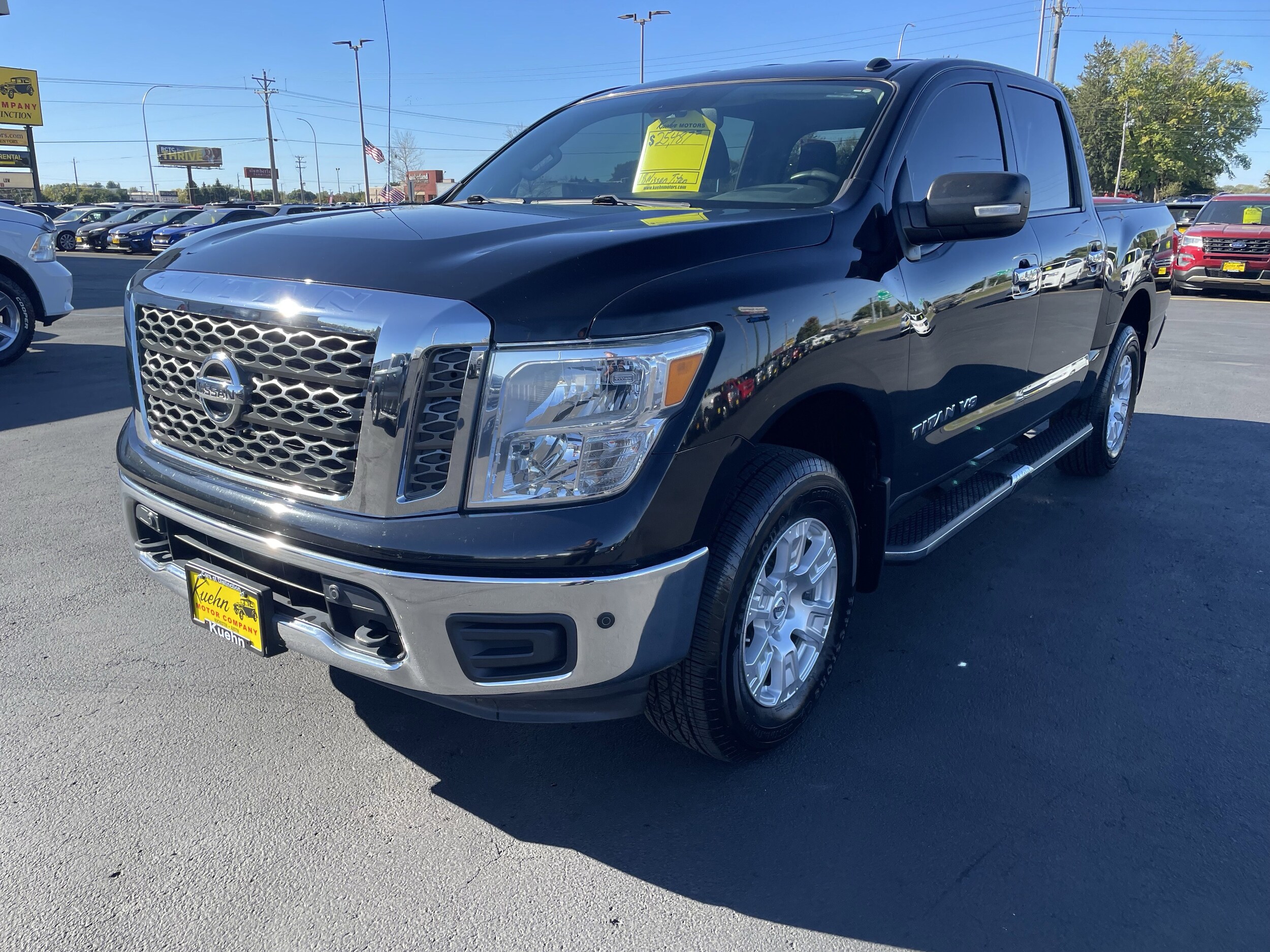 2018 Nissan Titan Crew Cab SV photo 4