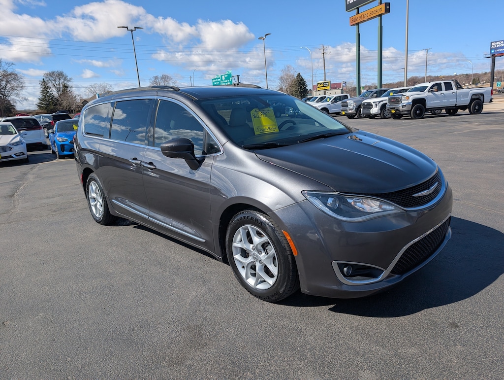 Used 2017 Chrysler Pacifica Touring-L Van