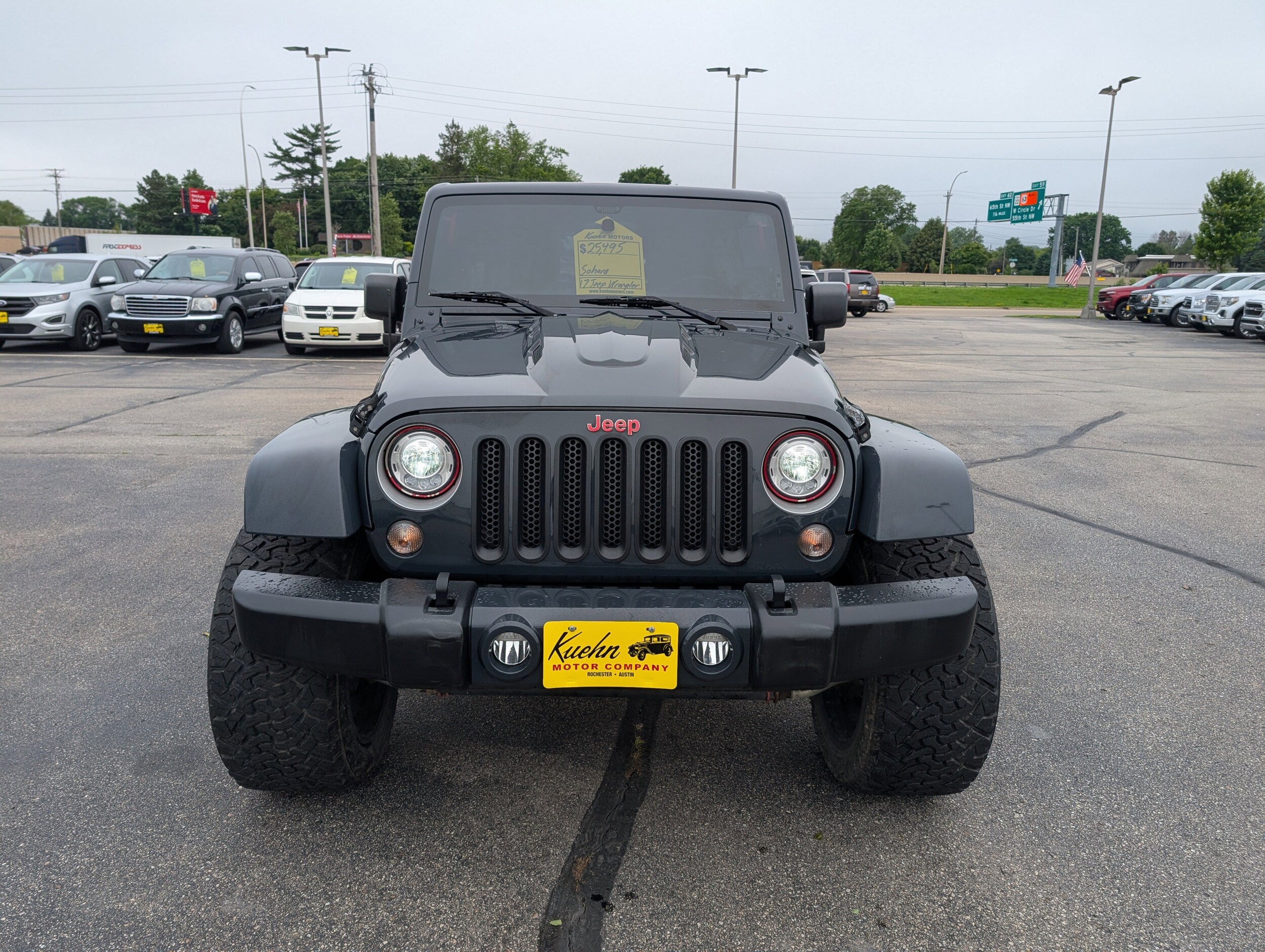 2017 Jeep Wrangler Unlimited Sahara photo 3