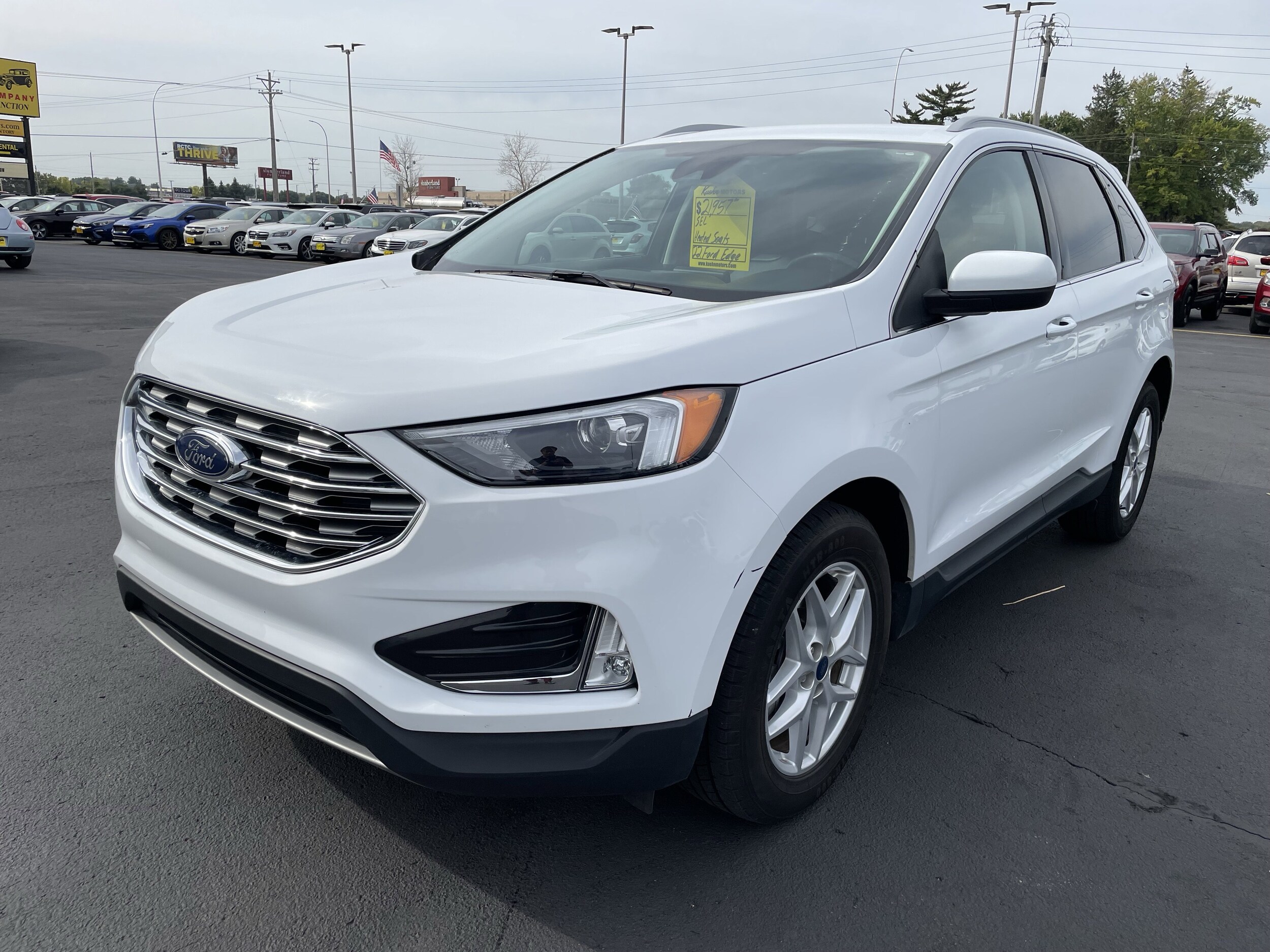 2022 Ford Edge SEL photo 4