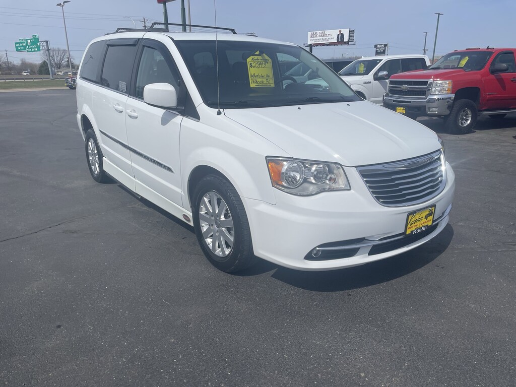 Used 2016 Chrysler Town & Country Touring Van LWB Passenger Van