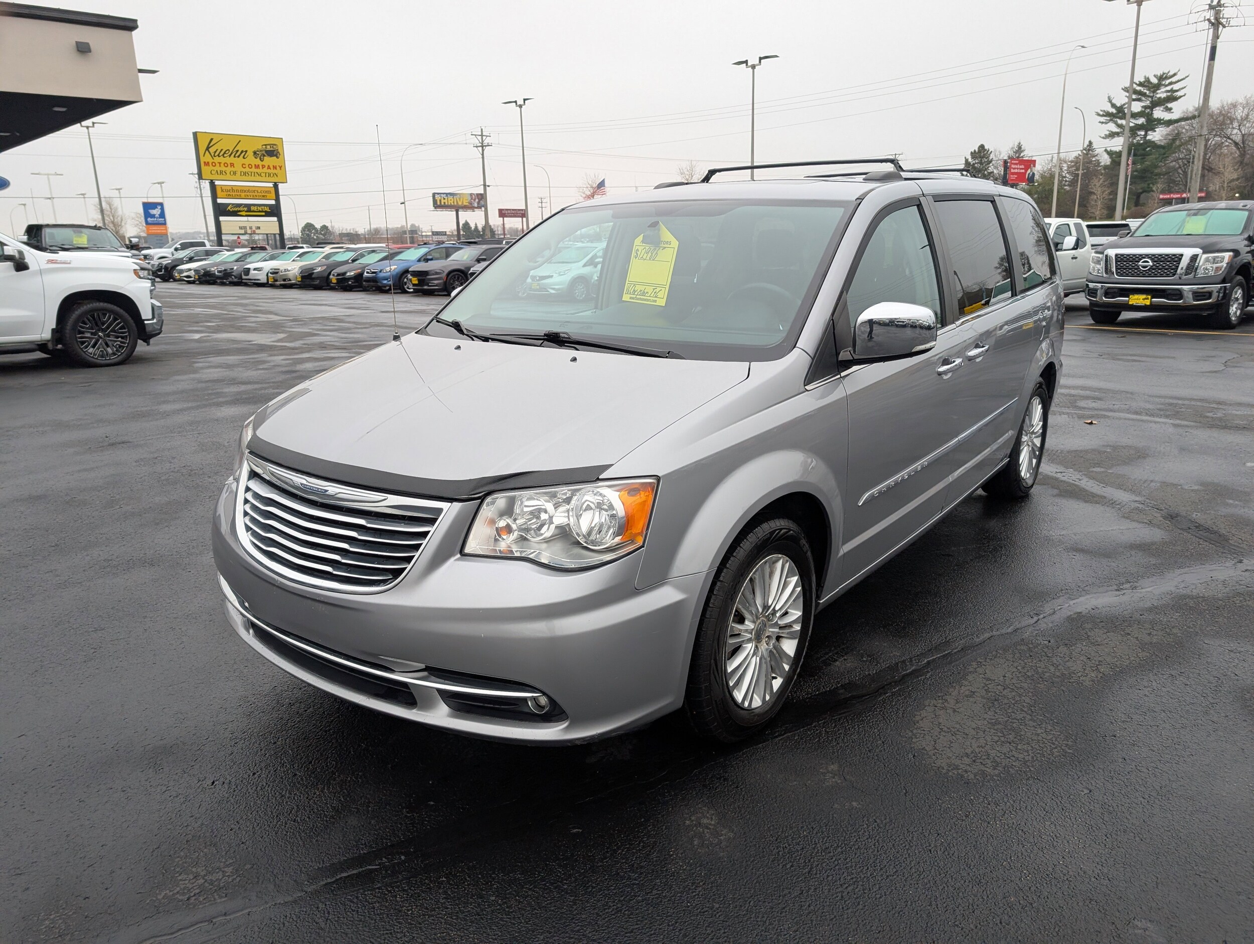 2016 Chrysler Town & Country Limited photo 4