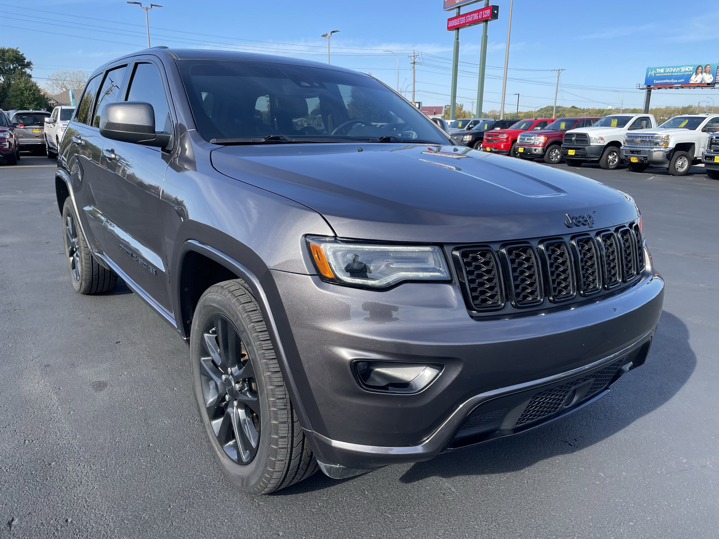 2021 Jeep Grand Cherokee Laredo photo 2