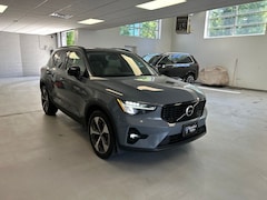 2023 Volvo XC40 B5 AWD Plus Dark SUV