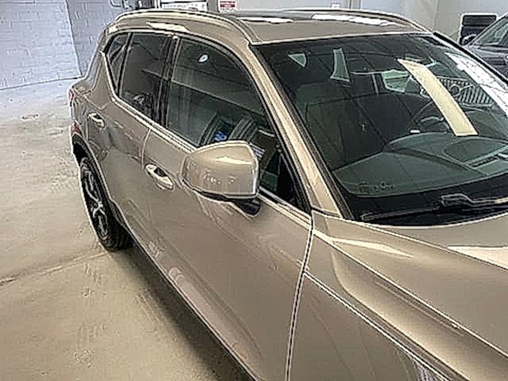 Certified 2025 Volvo XC40 Core Bright Theme SUV